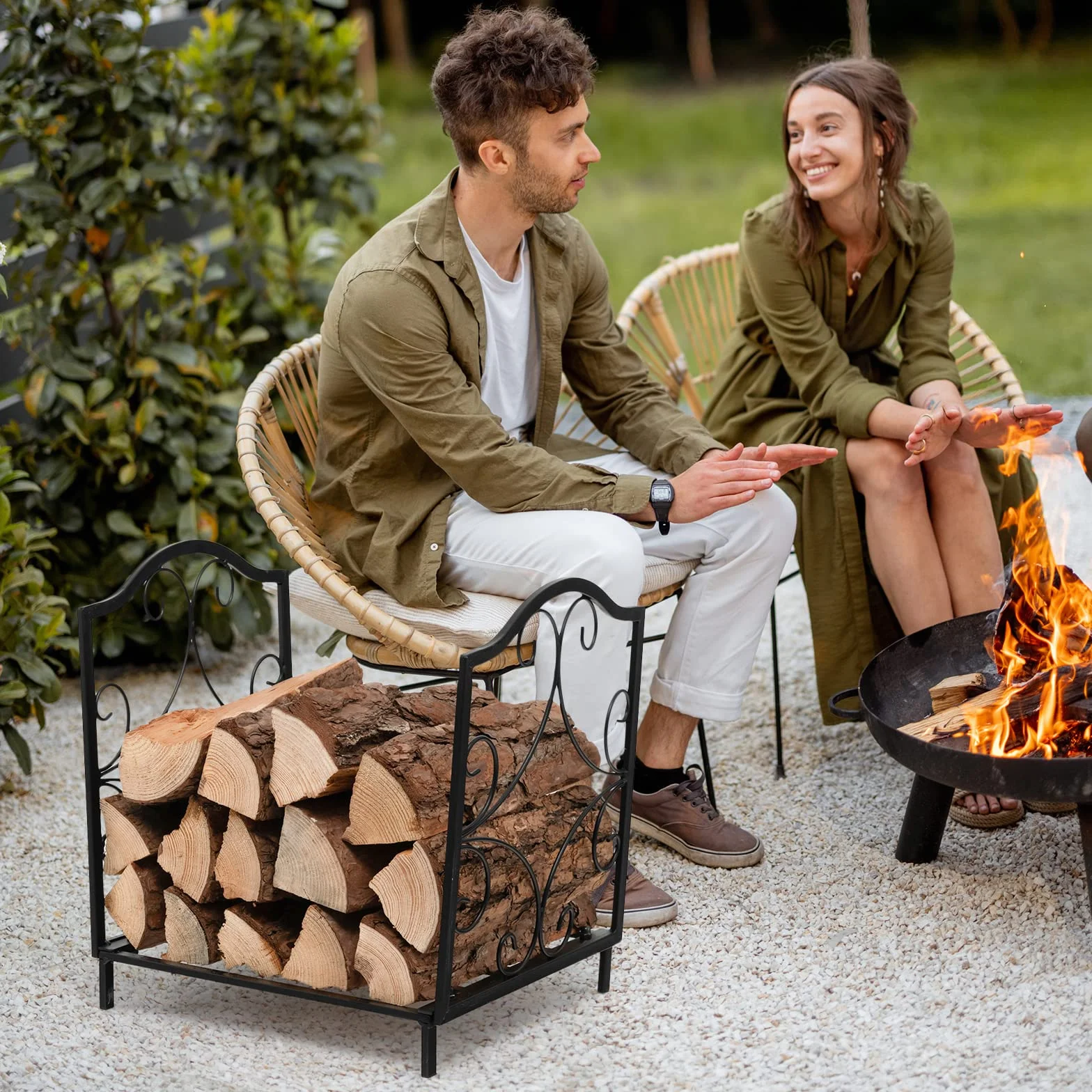 COSTWAY Regał na drewno kominkowe z metalu, regał na drewno opałowe, wytrzymuje do 60 kg, regał na walizki drewniane, stojak na drewno kominkowe 45x32x40 cm