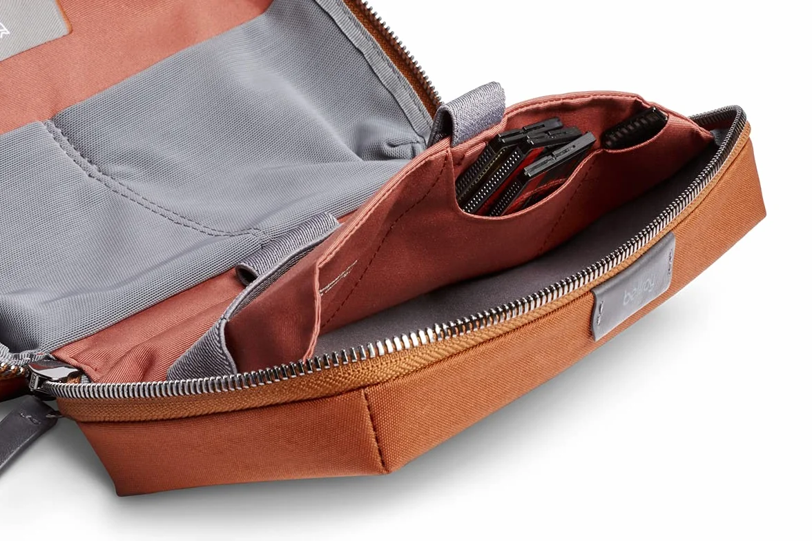 Tech Kit Bellroy, etui z zamkiem błyskawicznym do akcesoriów hi-tech (ładowarka, ładowarka do laptopa, kable, słuchawki) - brąz