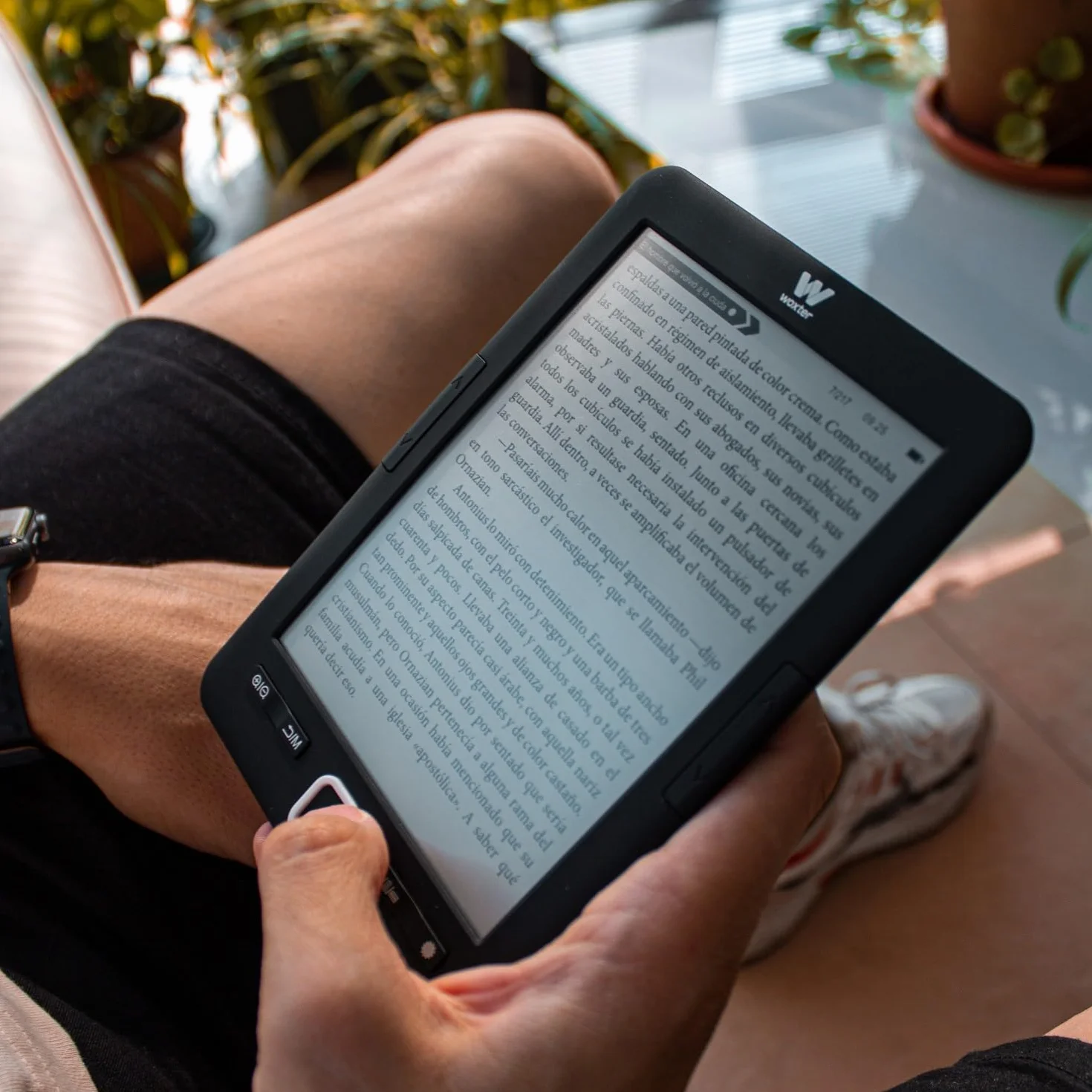 Woxter E-Book Scriba 195-6-calowy czytnik e-booków, czerwono-czarny