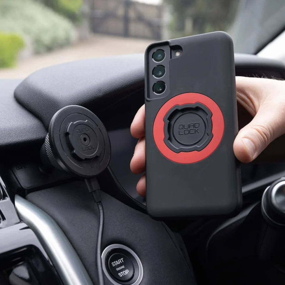 Quad Lock Samoprzylepny uchwyt na deskę rozdzielczą/schowek na telefon do samochodu z głowicą ładowarki bezprzewodowej MAG V2 i etui MAG na Pixel 10a