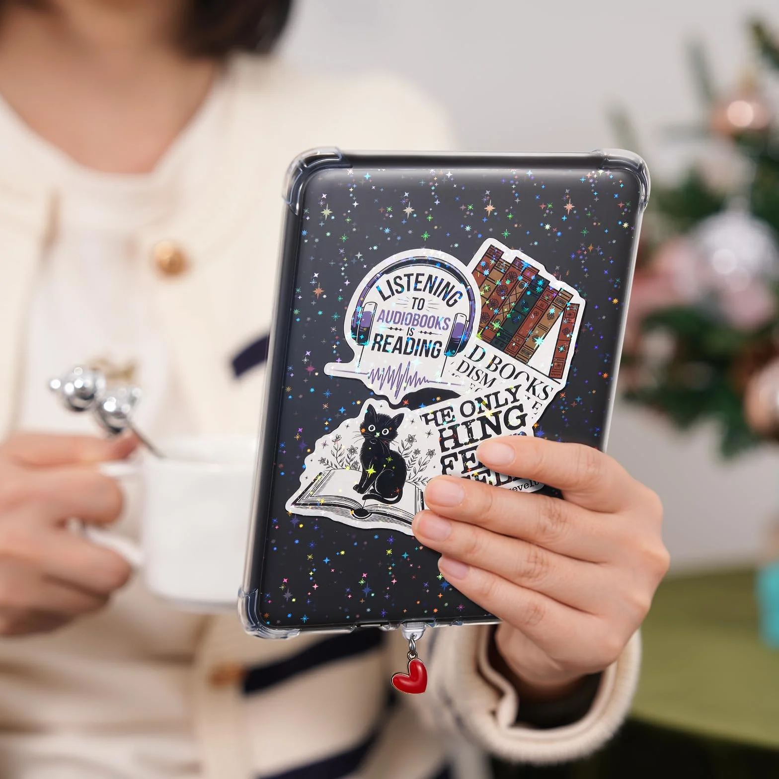 iDLEHANDS Przezroczyste etui na zupełnie nowe czytniki e-booków 17.8 cm – z 50 szt. naklejek do scrapbookingu, 6 szt. wkładek z papieru kartonowego, 1 szt. zatyczki przeciwpyłowej, nie kompatybilne z