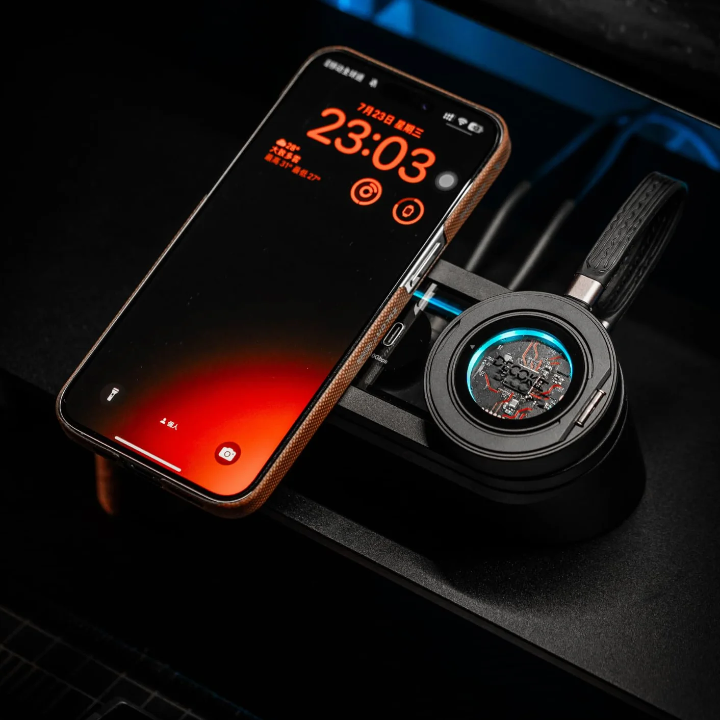 DK-STATION2 Magnetyczny koncentrator obudowy SSD ze stojakiem na telefon DK-DISK2 obudową SSD i DK-HUB2, USB-C 3.2 Gen2 10 Gb/s, podwójne szybkie ładowanie 45 W, RGB LED (czarny)