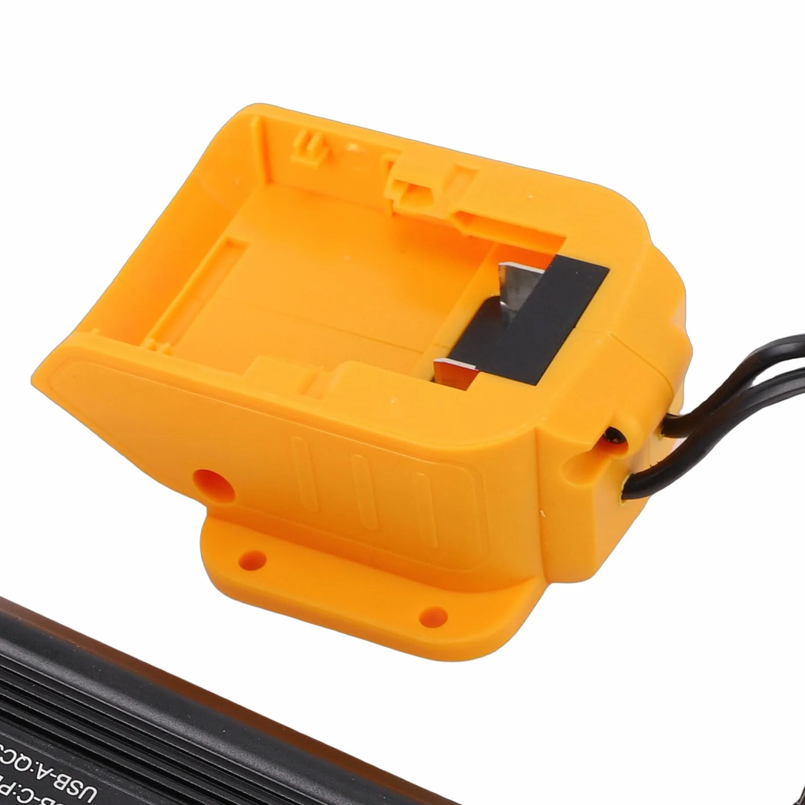 Generic Inwerter Akumulatorowy o Mocy 300 W z 2 Gniazdami Prądu Przemiennego i 1 Portem USB A Pasuje do Akumulatora Konwertuje Zasilanie 18 V na Napięcie 110 V AC Idealny do Wycieczek Samochodowych