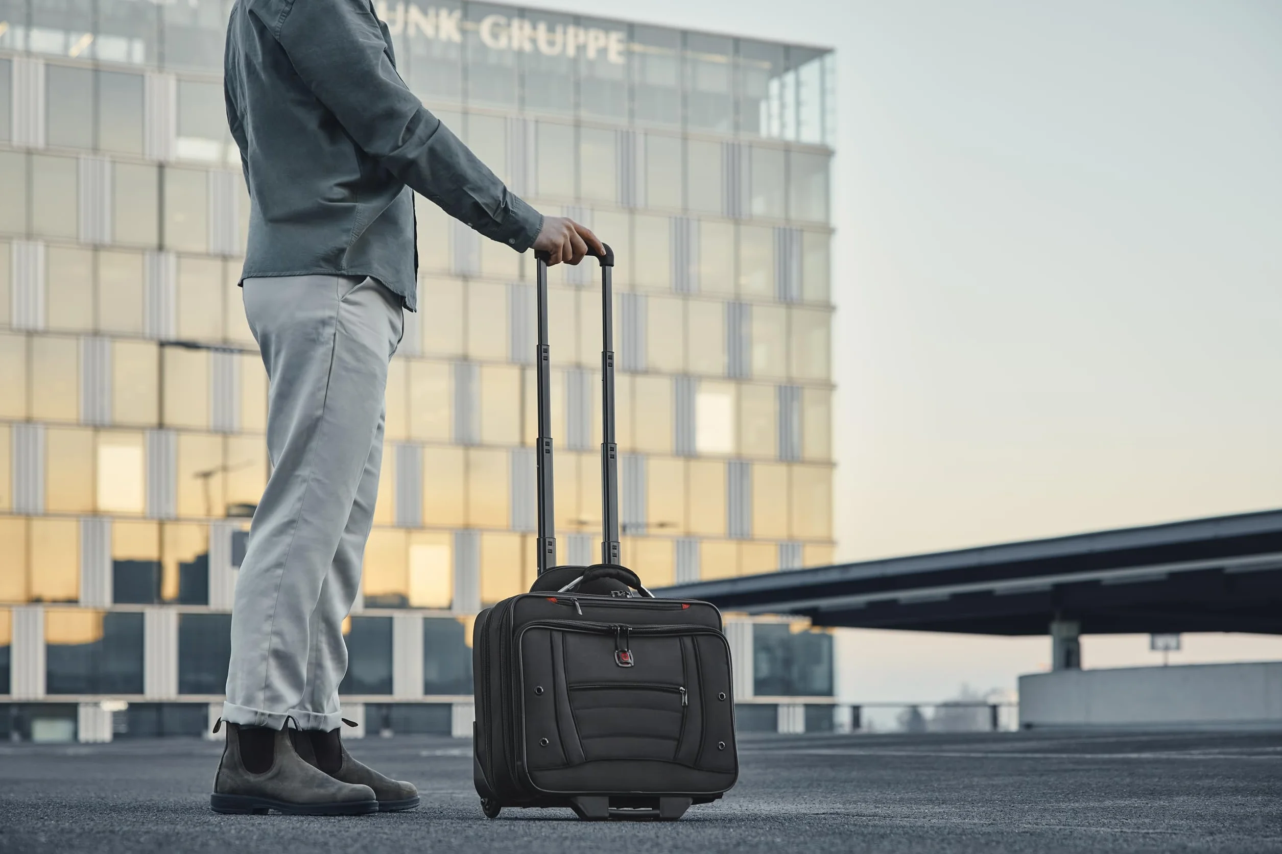 WENGER Synergy torba na laptopa, aktówka z kieszenią na notebooka, organizer, biuro, biznes, podróż, czarna