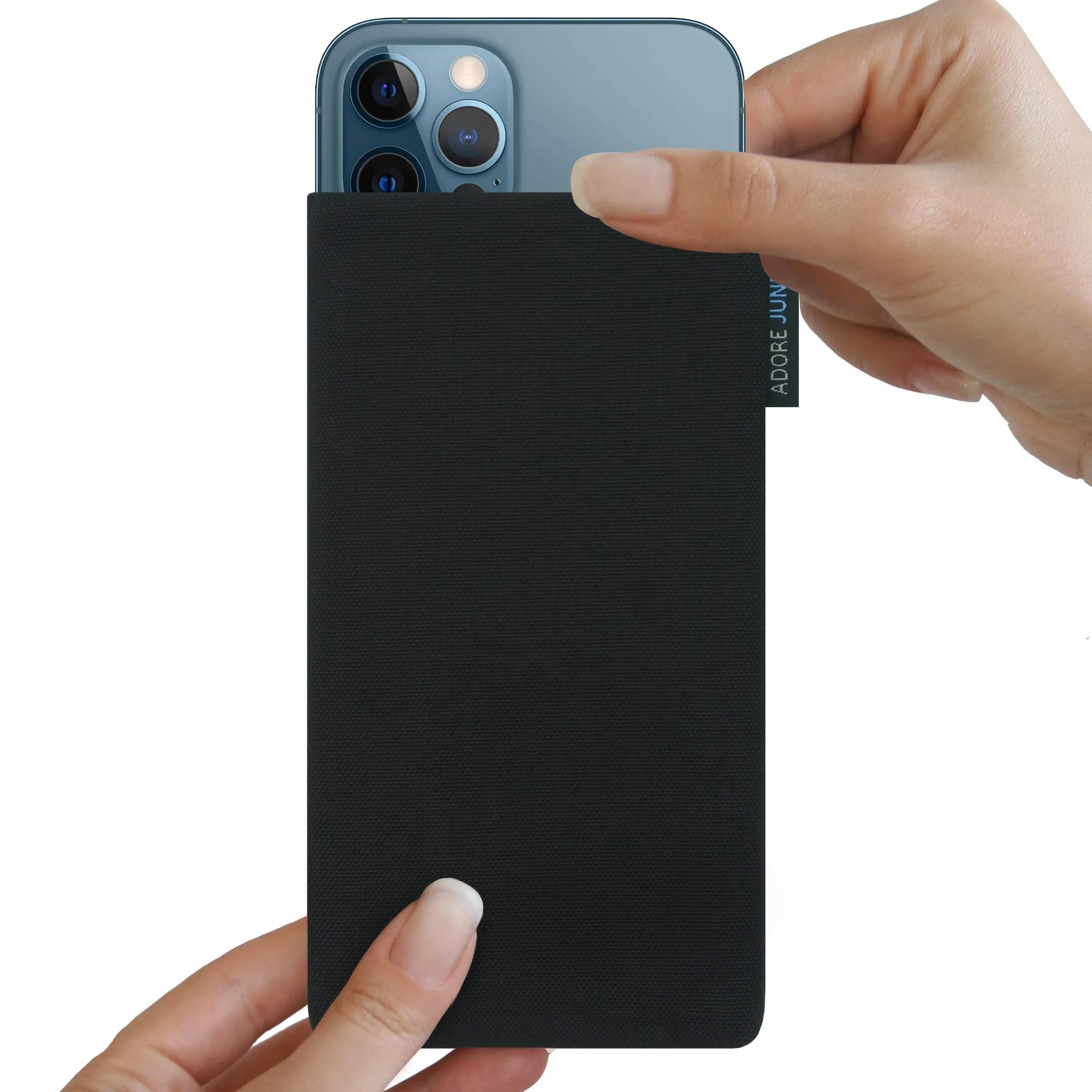Adore June Klasyczne czarne etui kompatybilne z iPhone 13 Pro Max/iPhone 12 Pro Max, etui na telefon komórkowy z wytrzymałego materiału Cordura z efektem czyszczenia wyświetlacza, Made in Europe