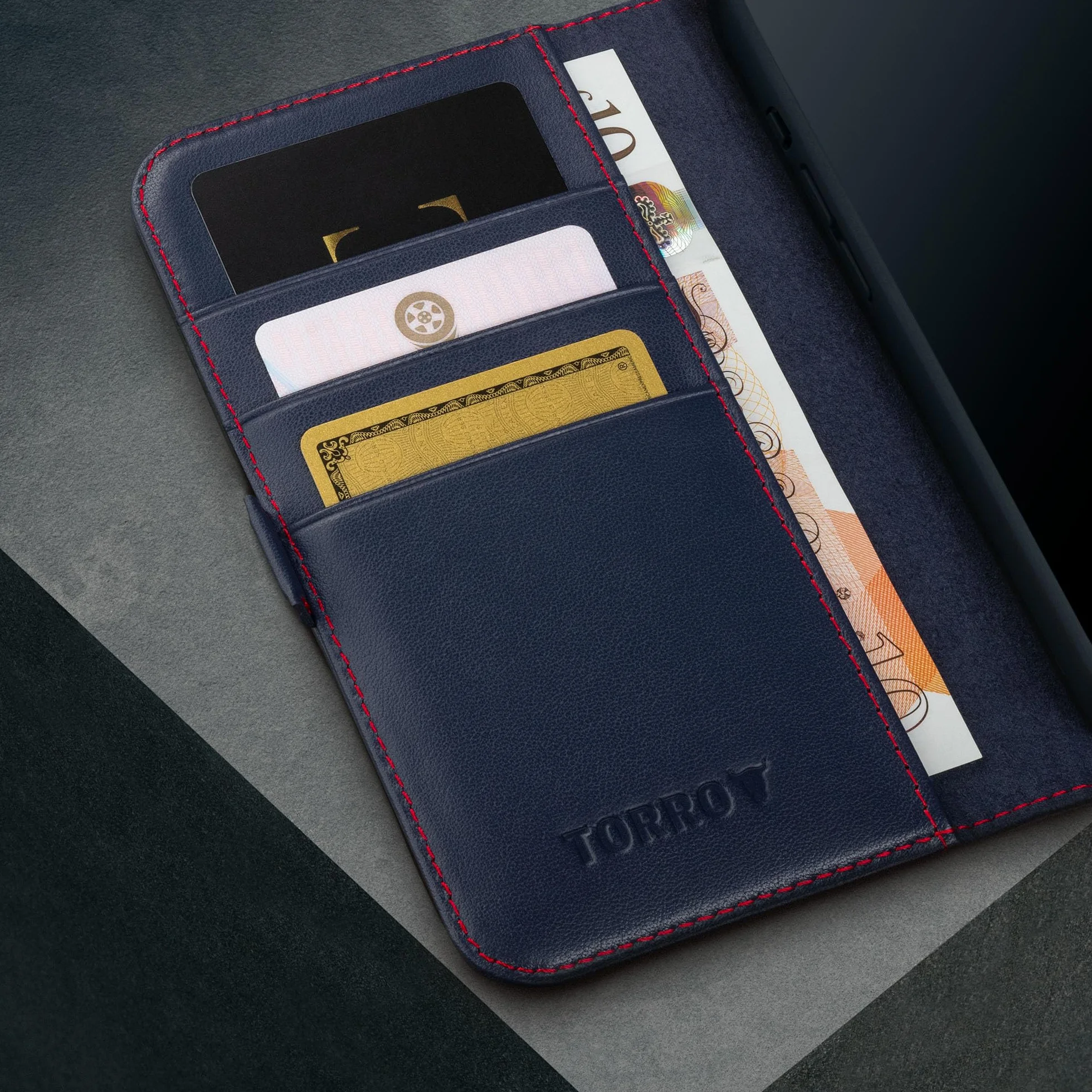 TORRO Skórzane Etui do iPhone 16 – Wysokiej Jakości Skórzane Etui-Portfel z Poziomym Stojakiem i Przegródkami na Karty (Kompatybilne z Oficjalnymi ładowarkami MagSafe) - Ciemnoniebieski