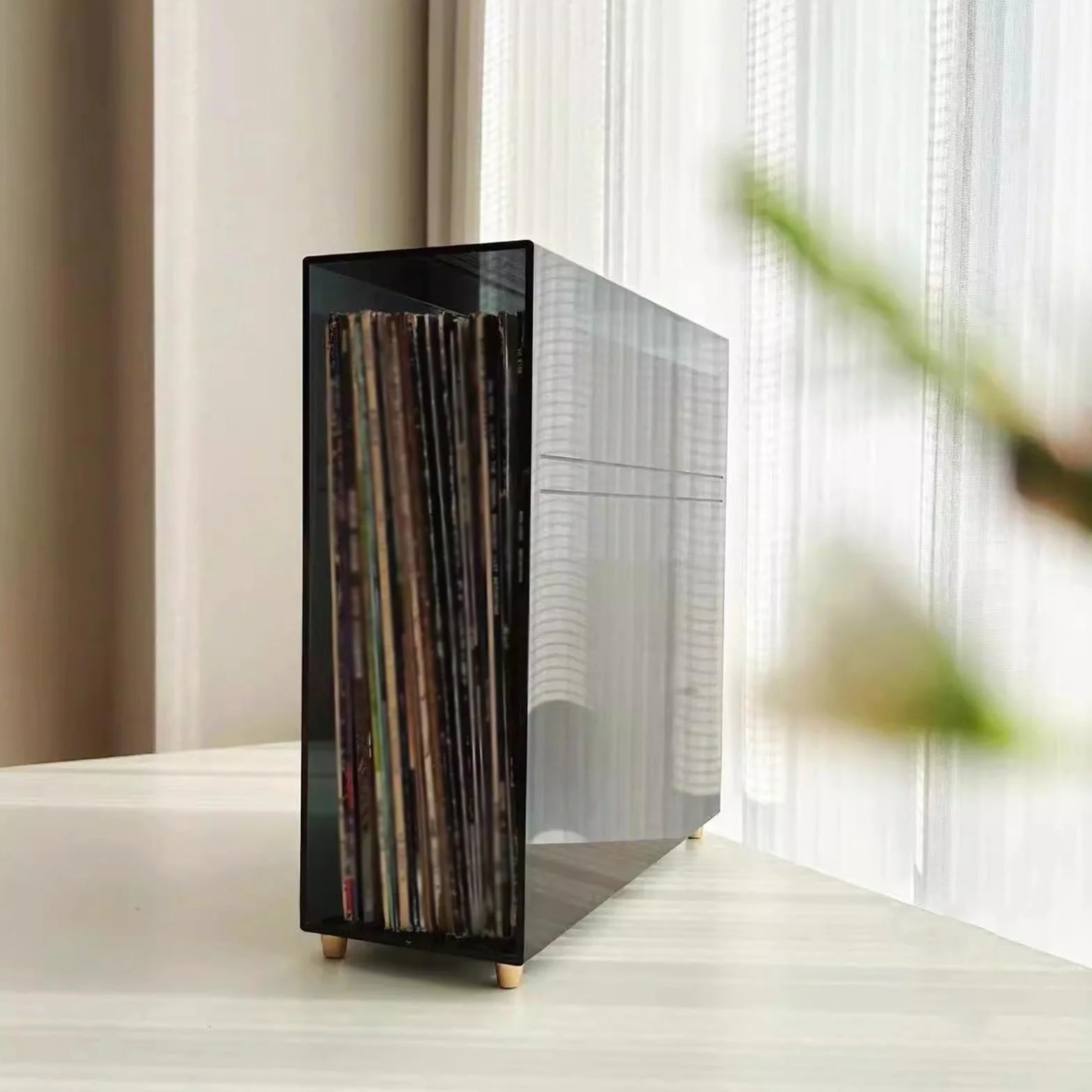 Stojak na płyty CD Akrylowy stojak na płyty winylowe z mosiężnymi nóżkami, ulubione albumy CD
