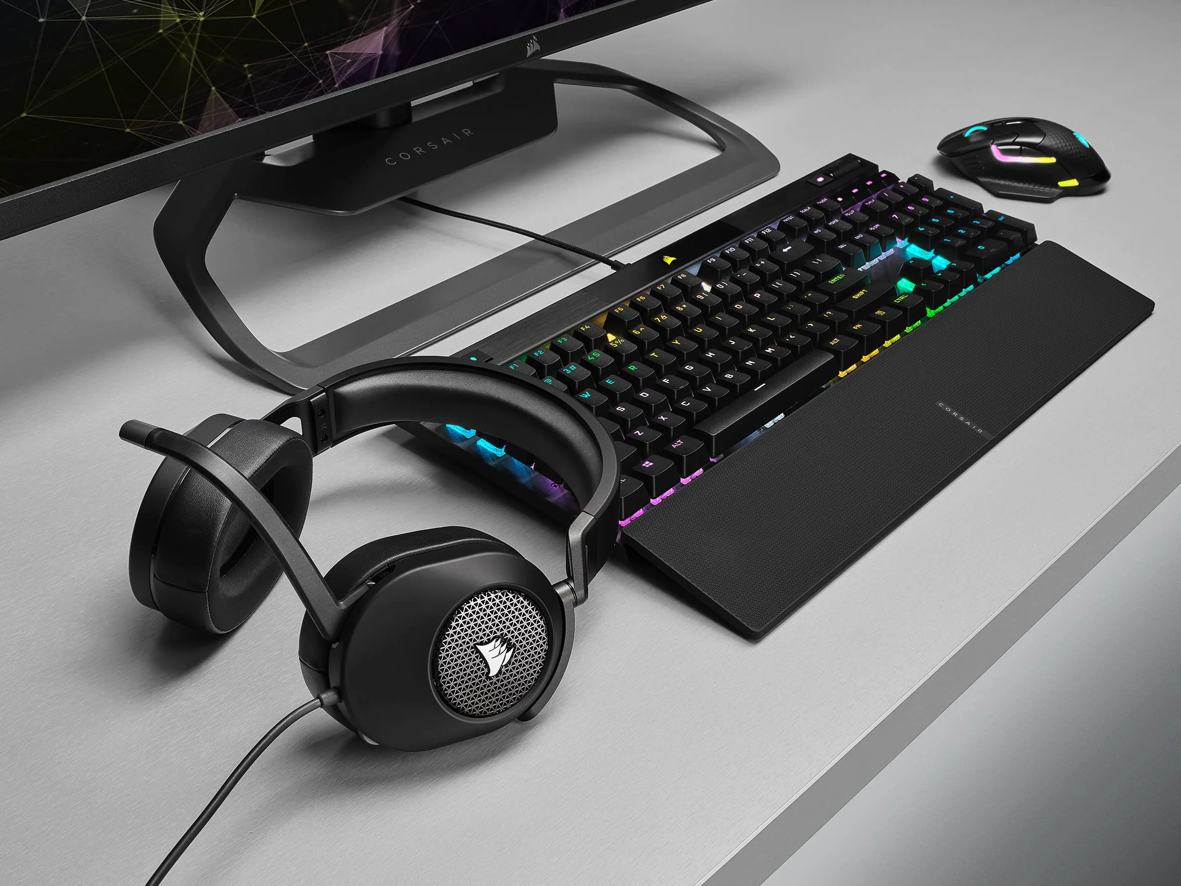 Corsair HS65 SURROUND Gamingowy Zestaw Słuchawkowy, Poduszki z Pianki z Pamięcią Kształtu Skóry, Dźwięk Przestrzenny Dolby Audio 7.1 na Komputerach PC i Mac, SonarWorks SoundID, Czarny