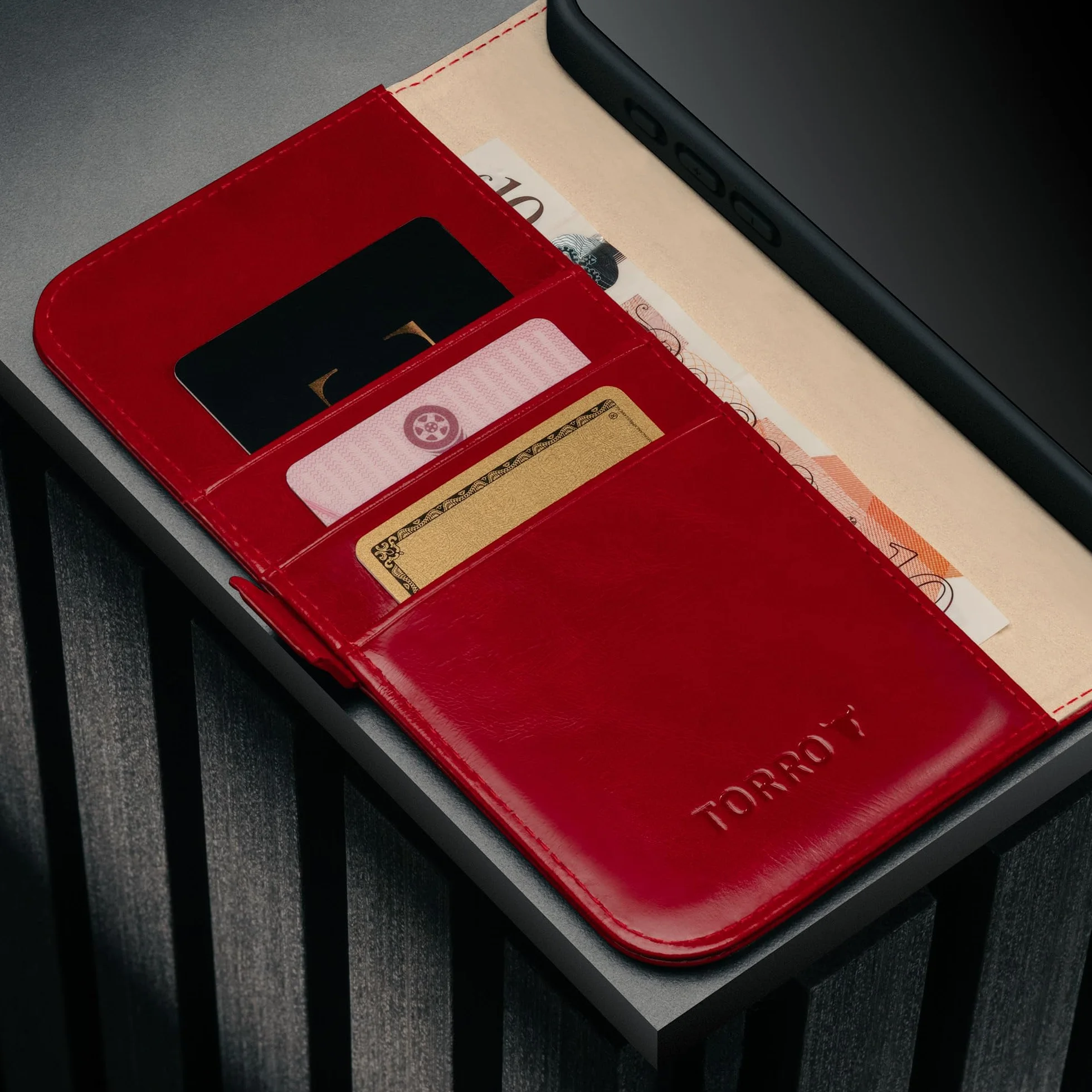 TORRO Skórzane etui kompatybilne z iPhone'em 17 Pro Max 6.9" 2025 - etui portfelowe ze skóry premium z podstawką i przegródkami na karty (Kompatybilny z oficjalnymi ładowarkami MagSafe) -Czerwony