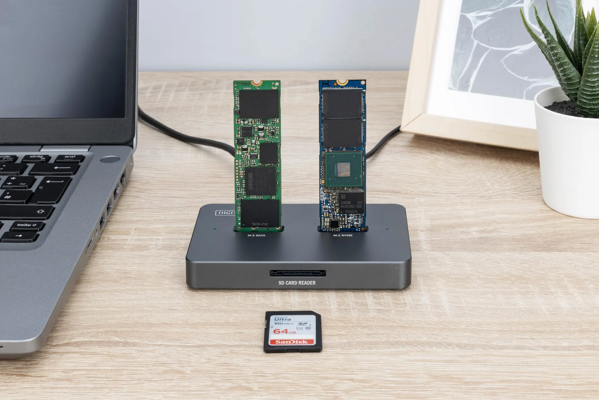 DIGITUS M.2 SSD stacja dokująca – dla dysków SSD NVMe i SATA o pojemności do 4 TB – czytnik kart SD Express – USB-C 3.2 Gen2 10 Gbit/s – dla 2242, 2260, 2280, 22110 – Hot-Swap – czarny