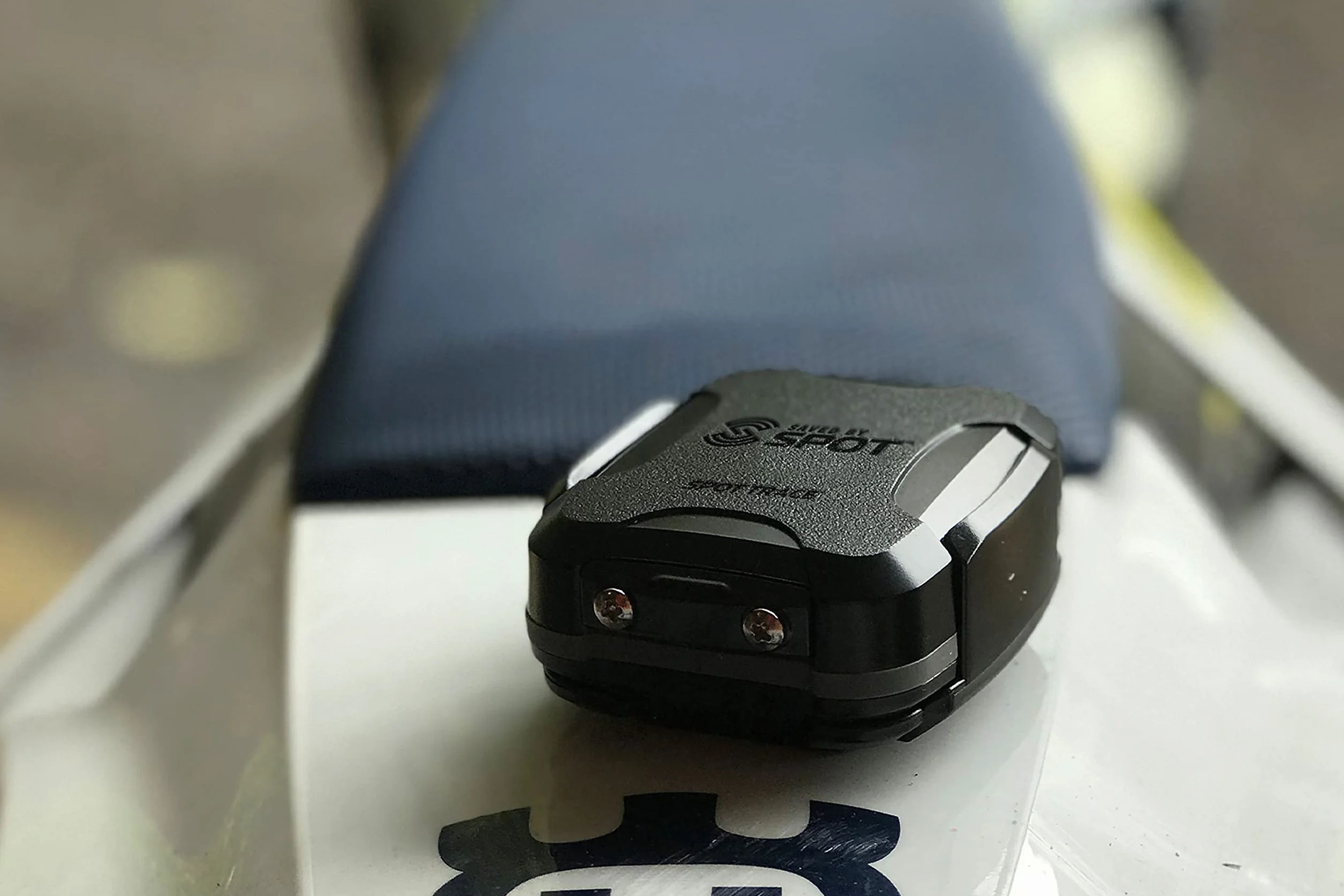 SPOT Trace GPS Tracker | Kompaktowe Satelitarne Urządzenie Śledzące do Pojazdów, Łodzi, Sprzętu Mobilnego i Zdalnych Zasobów | Sieć Satelitarna Globalstar | Wymagana Subskrypcja