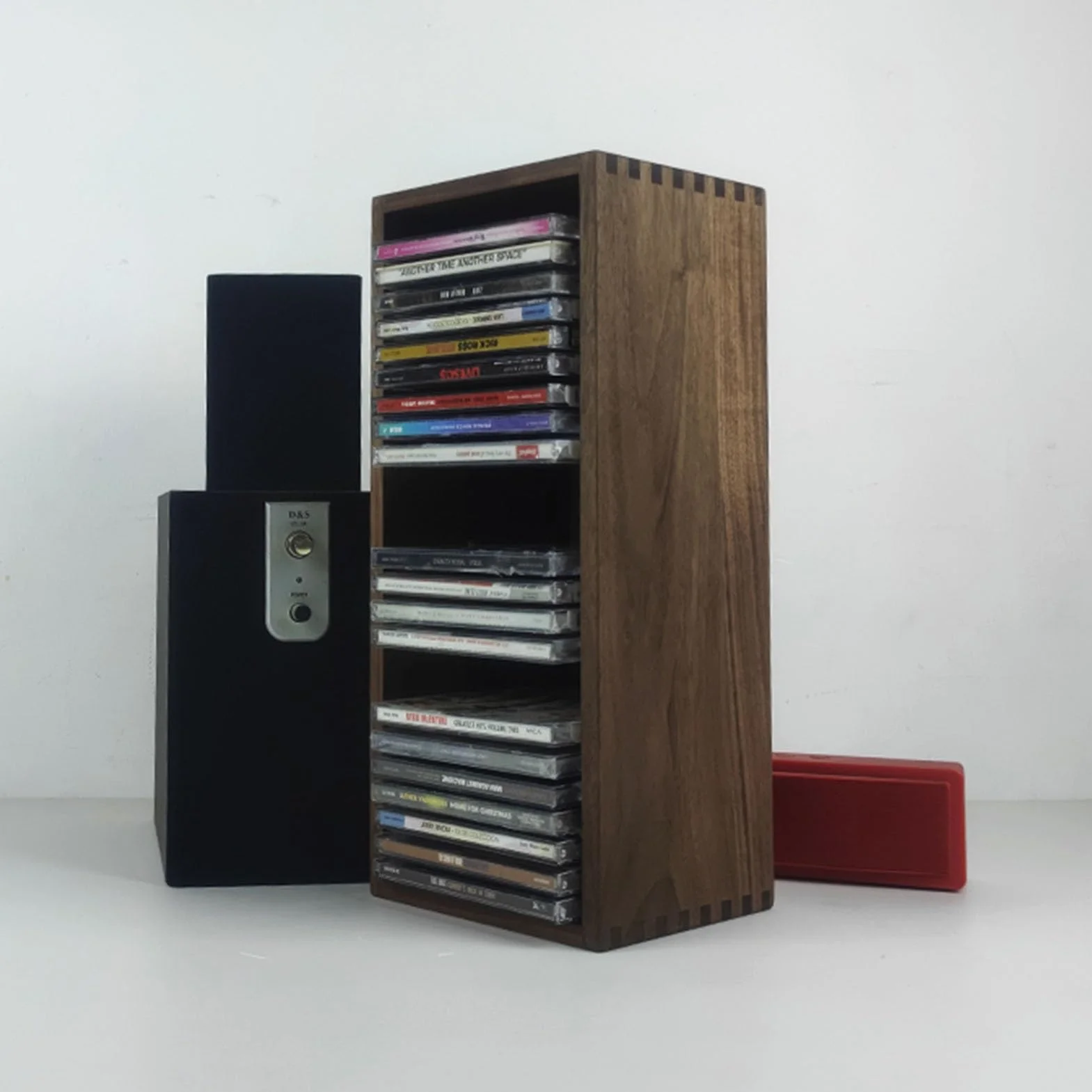 Stojak do przechowywania płyt CD w stylu vintage – czarne drewno orzechowe na 26 standardowych etui na płyty CD i DVD, idealny do domowego biura i wystroju pokoju muzycznego