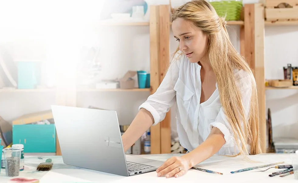 ASUS Vivobook Pro 15 M6500RC-HN058W notebook z ekranem 15,6" FHD Glossy, AMD Ryzen 7 6800H, RAM 16 GB, 512 GB SSD PCIE, NVIDIA GeForce RTX 3050, 4 GB GDDR6, Windows 11 Home, srebrny