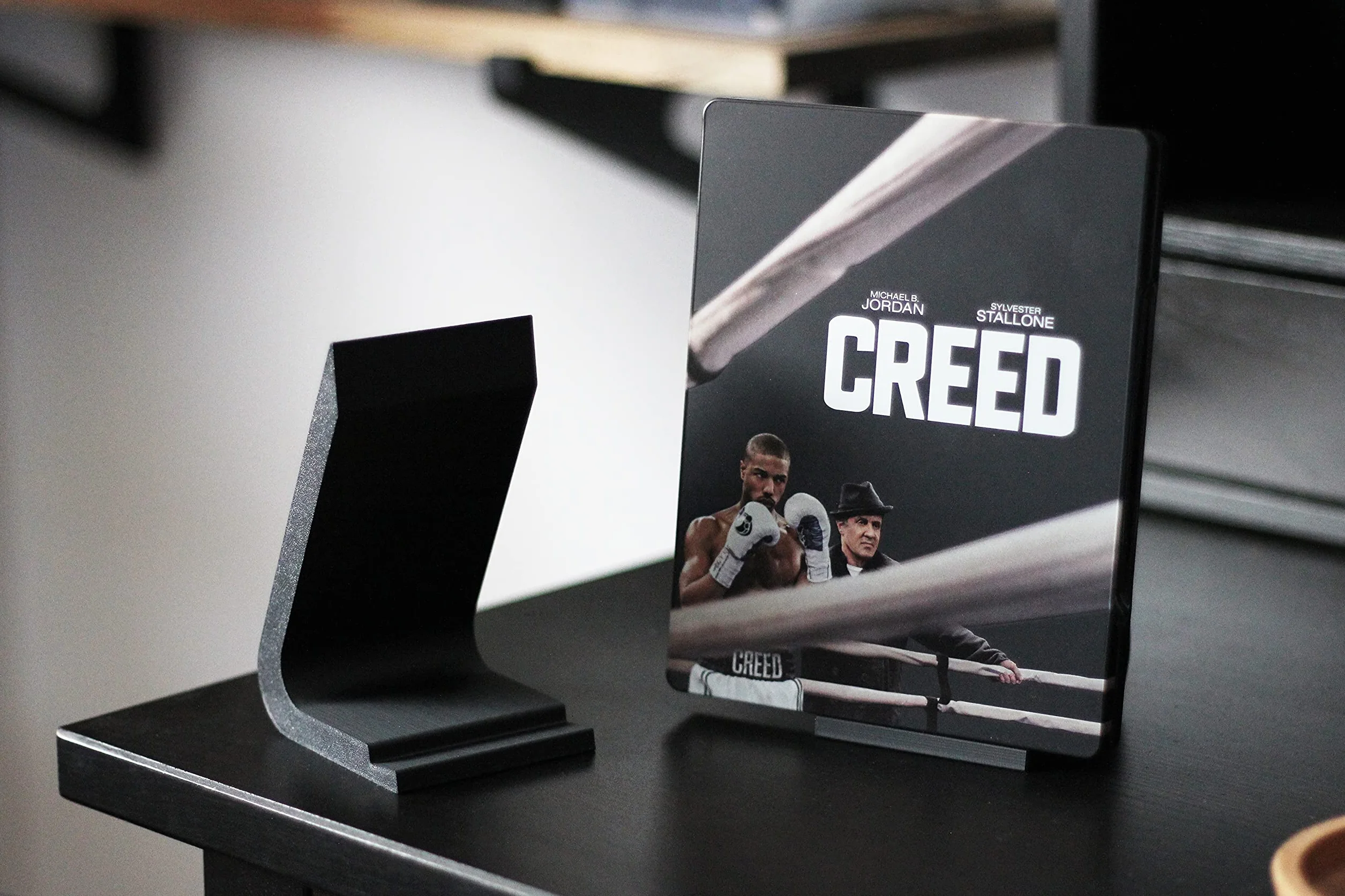NewGround Designs Steelbook Stojak na DVD Blu-Ray Dekoracja Mediów