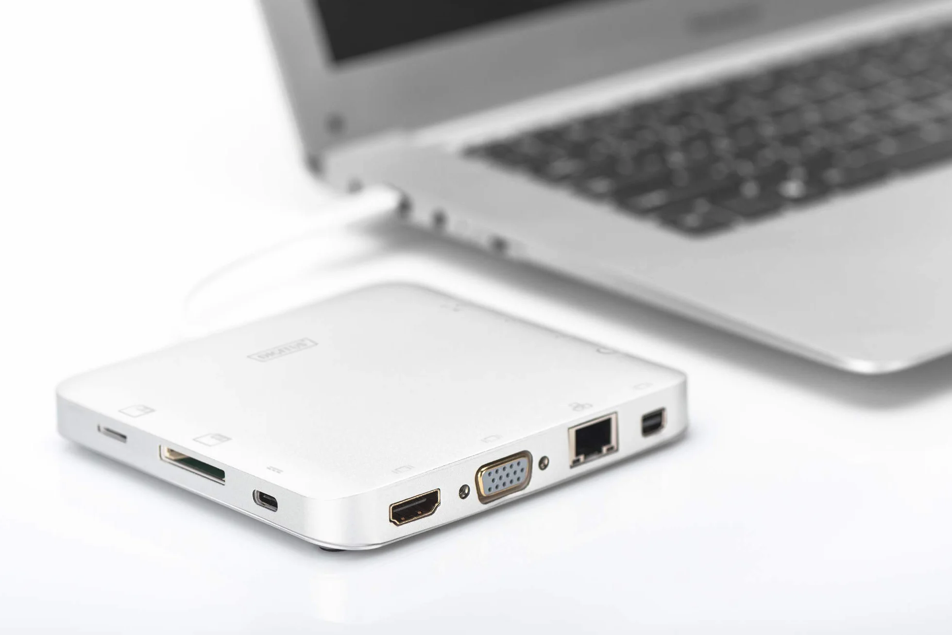 DIGITUS USB-C Multisportowa Stacja Dokuj?ca - 11 Portów - HDMI, mDP, VGA (4K@30Hz) - USB 3.0 / 2.0, Type-C - RJ45 LAN, Jack Audio, Czytnik Kart - Srebrny