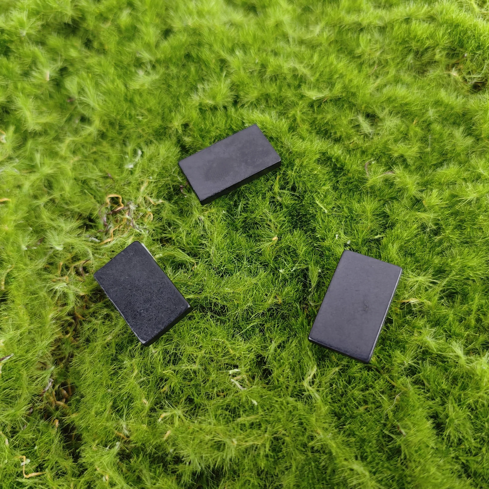 Telefon komórkowy kryształowe kwadratowe naklejki rzeźby naturalny szungit telefon komórkowy tylna naklejka naklejka antypromieniująca