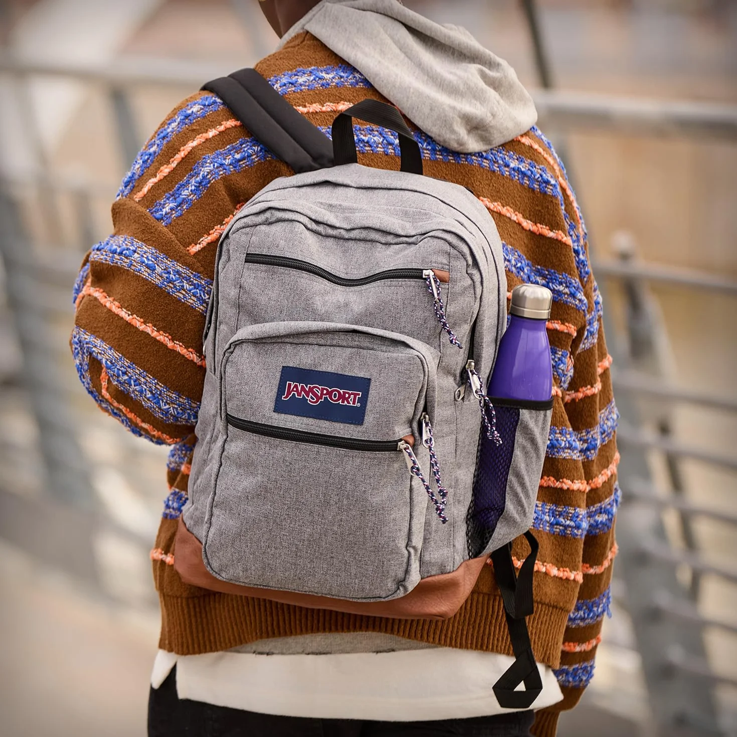 JanSport Fajny plecak z pokrowcem na laptopa 38.1 cm, duża torba na komputer z 2 przegródkami, ergonomiczne paski