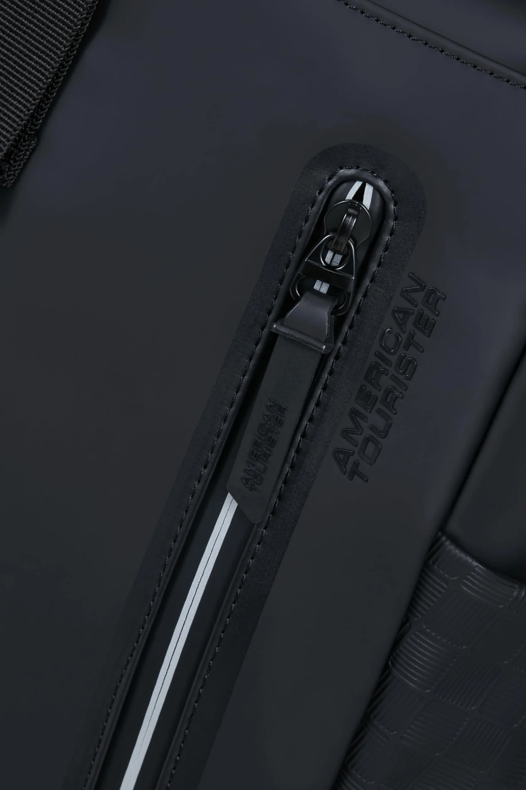 American Tourister Urban Tide - Rolltop Plecak na Laptopa 15.6", wodoodporny, z kieszenia na buty/ubrania, do biura, szkoly & uczelni - Czarny