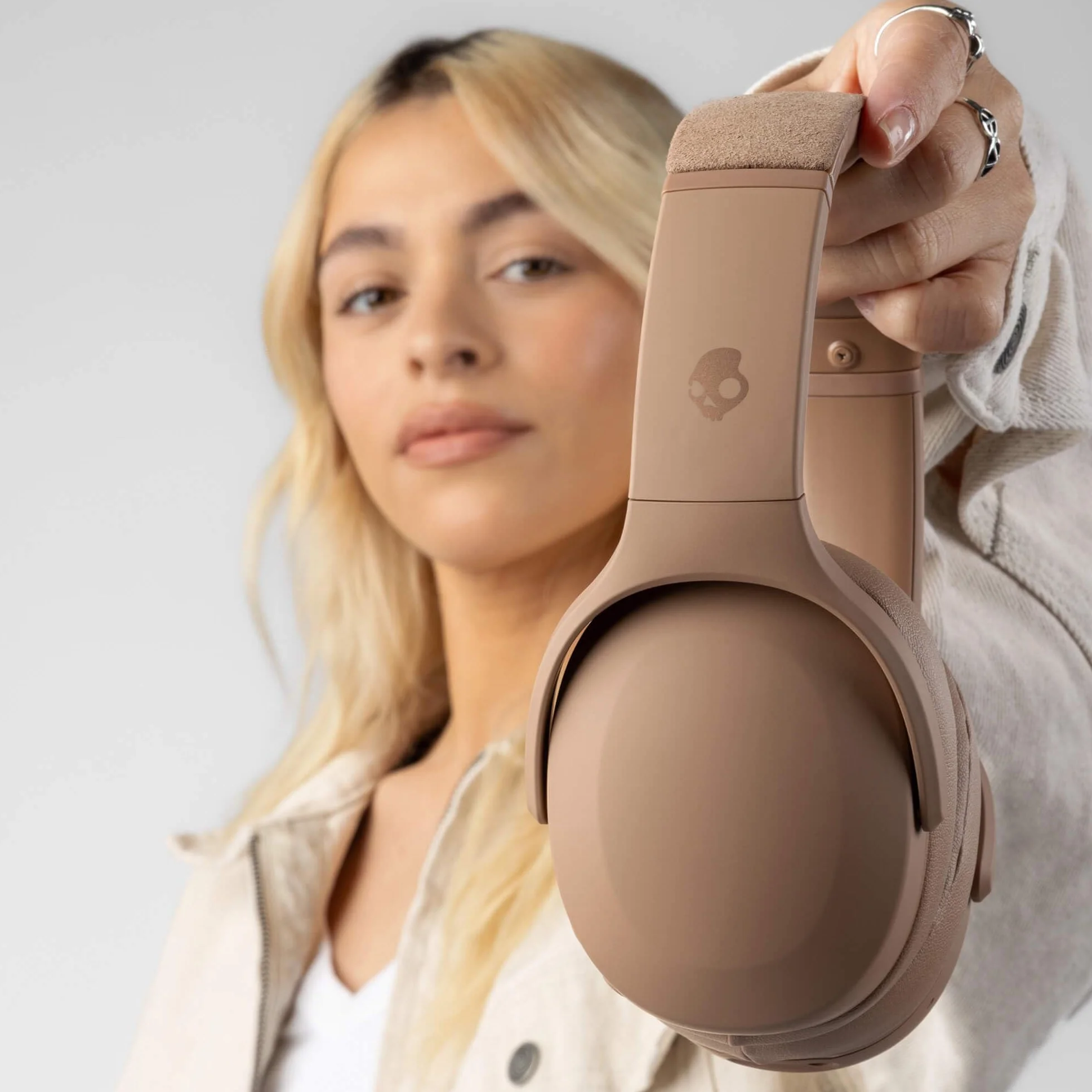 Skullcandy Crusher Evo Bezprzewodowe Słuchawki Nauszne z Regulowanym Basem Sensorycznym, 40 godz. Słuchania, Mikrofon, Obsługa iPhone’a, Androida i urządzeń Bluetooth – Beige