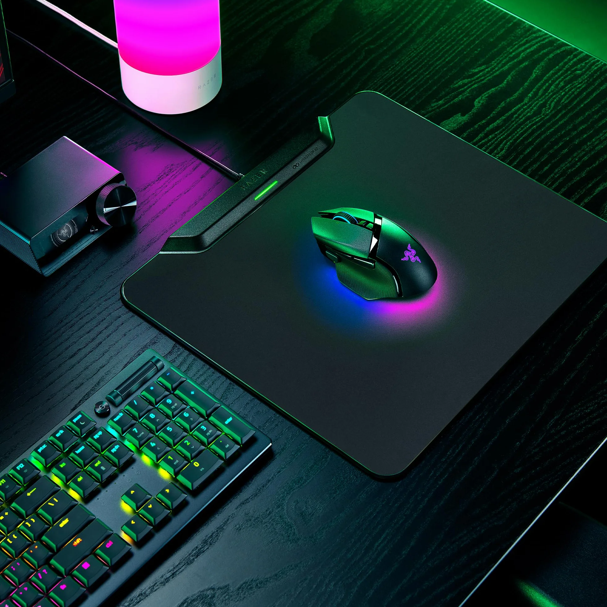 Razer HyperFlux V2 - system bezprzewodowego ładowania myszy do gier - podkładka pod mysz do gier i krążek ładujący (wskaźnik ładowania LED, antypoślizgowe gumowe nóżki) Czarny