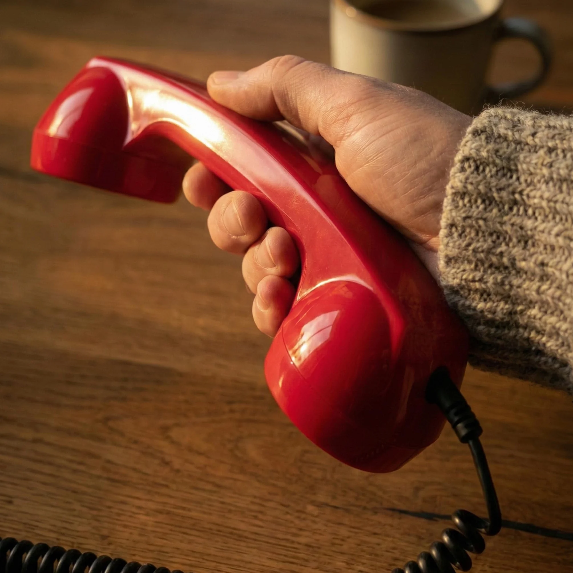 Opis 60s micro - Retro słuchawka do telefonów komórkowych dla smartfonów, tabletów, notebooków i telefonów komórkowych z systemem Android, w kształcie klasycznej słuchawki telefonicznej (czerwony)
