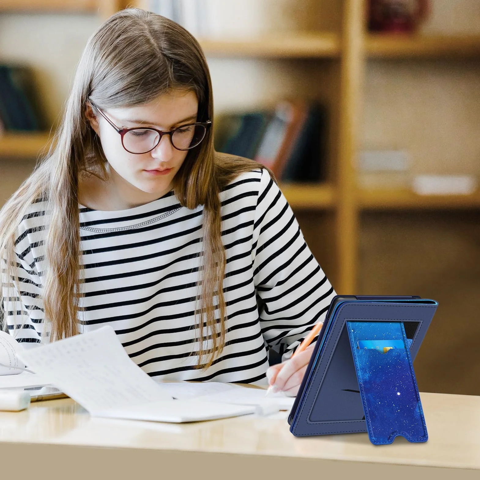 FINTIE Etui stojące do 6" Kobo Clara Colour (2024) /Clara BW (2024) /2E (2022) eReader - Premium etui ze skóry poliuretanowej z funkcją automatycznego uśpienia/budzenia z gniazdem na karty i paskiem