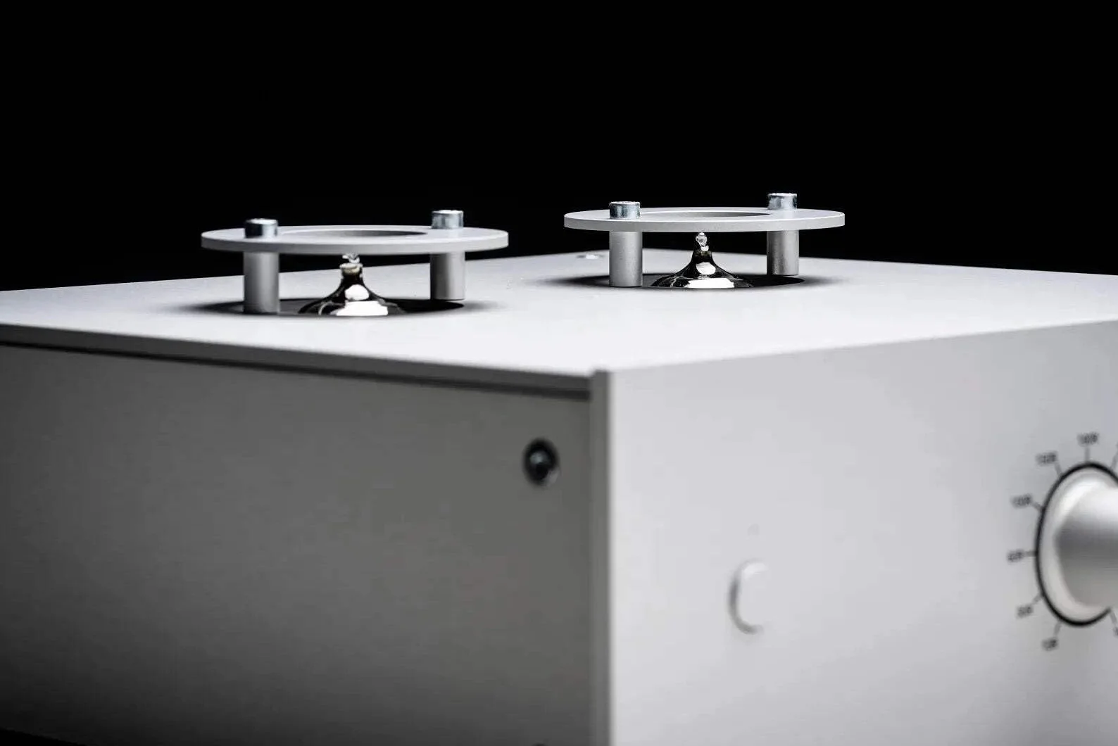 Pro-Ject Tube Box DS3 B Dual-Mono True Balanced przedwzmacniacz świetlny, czarny
