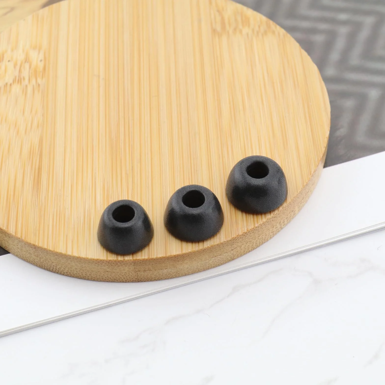 3 pary końcówek dousznych z pianki z pamięcią kształtu, zestaw zawiera duże średnie małe rozmiary kompatybilne z Goo-gle Pixel Buds Pro czarne