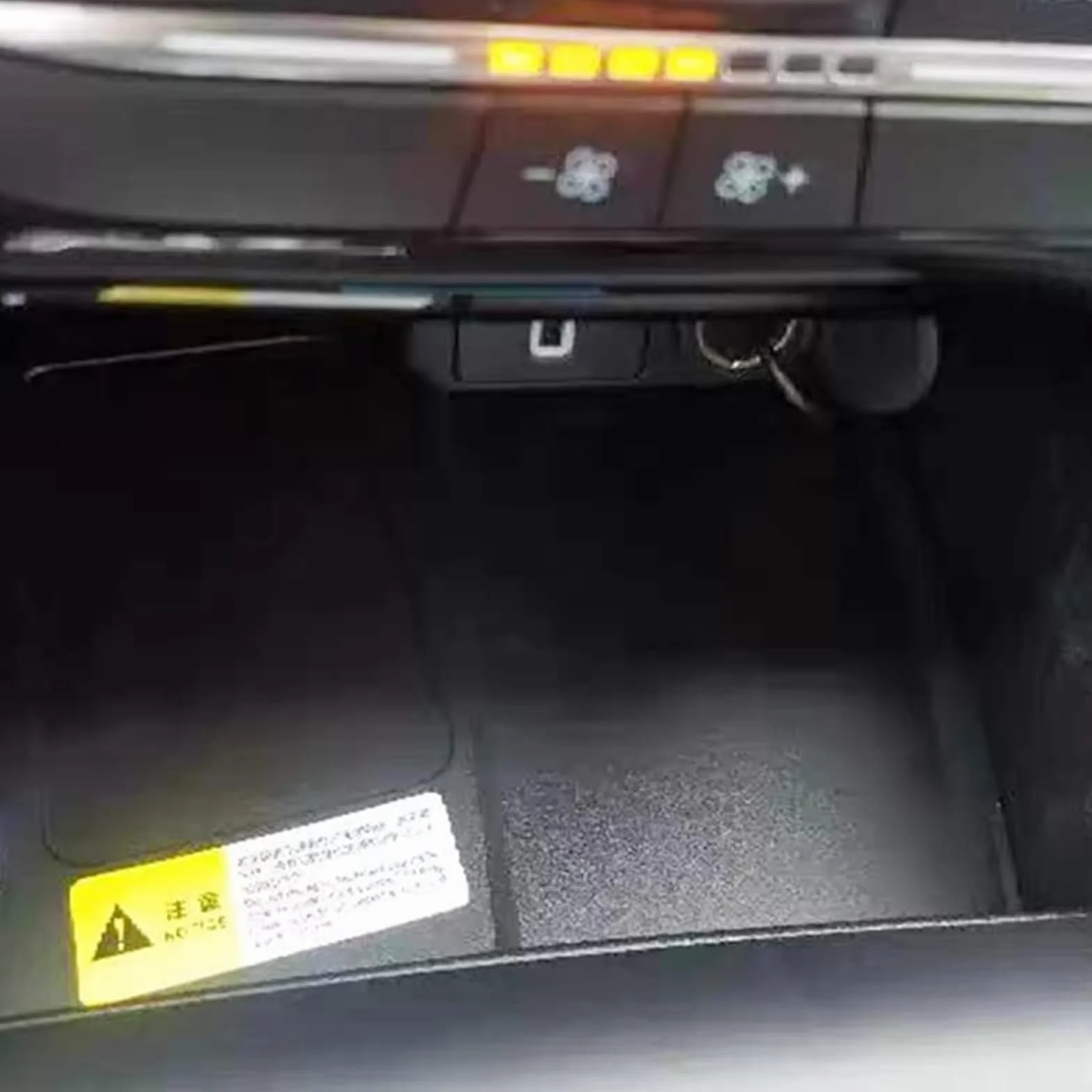 Wivplex Dla Forda, Focusa, MK4 2018 2019 2020 15w samochodowa bezprzewodowa ładowarka QI do telefonu ładowarka samochodowa panel ładowania Pad akcesoria do uchwytów na telefon Ładowarki bezprzewodowe