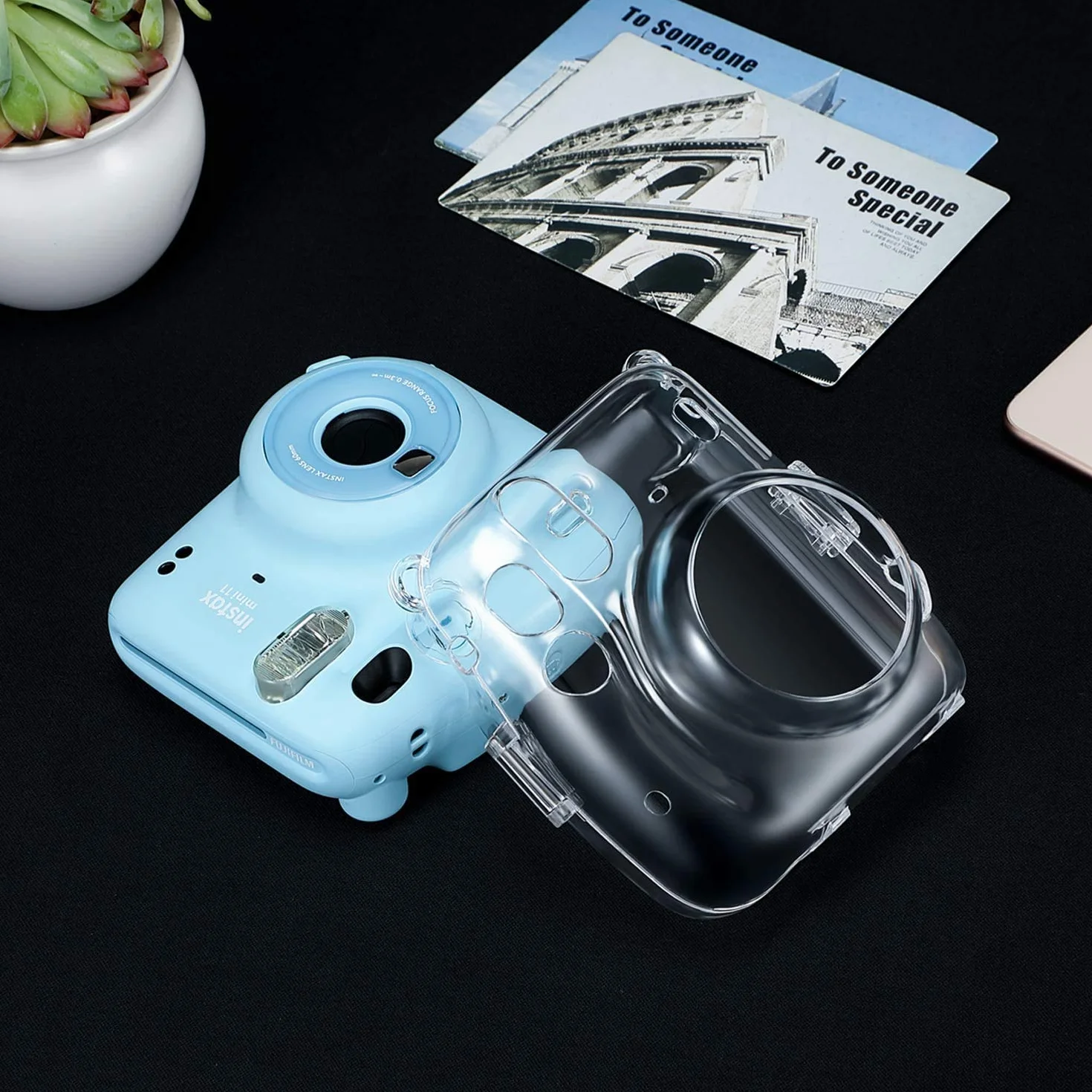 FINTIE Przezroczyste etui ochronne do aparatu Fujifilm Instax Mini 11 Instant Film - Krystalicznie twarda osłona PCW ze zdejmowanym tęczowym paskiem na ramię, przezroczyste