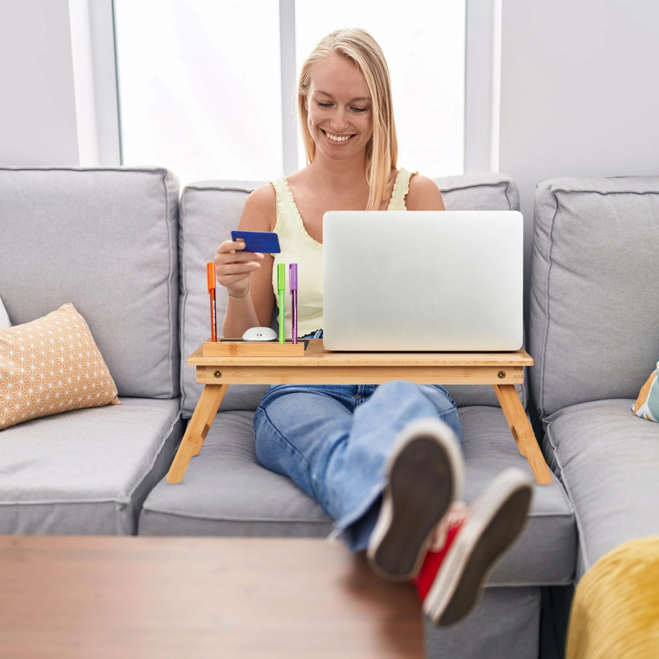 Relaxdays Stolik pod laptopa do łóżka i kanapy, składany stolik do łóżka, (wys. x szer. x gł.): 17,5 x 62 x 34 cm, bambus, szuflada i podkładka pod mysz, kolor naturalny