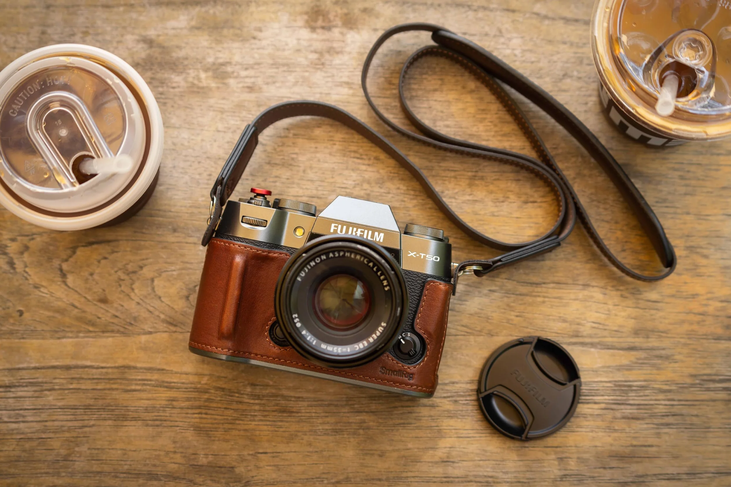 SMALLRIG X-T50 Half Leather Case Kit with Shoulder Strap, Skórzany Futerał na Aparat Fotograficzny w Stylu retro z Aluminiową Ramą dla FUJIFILM X-T50, (Brązowy) - 4710