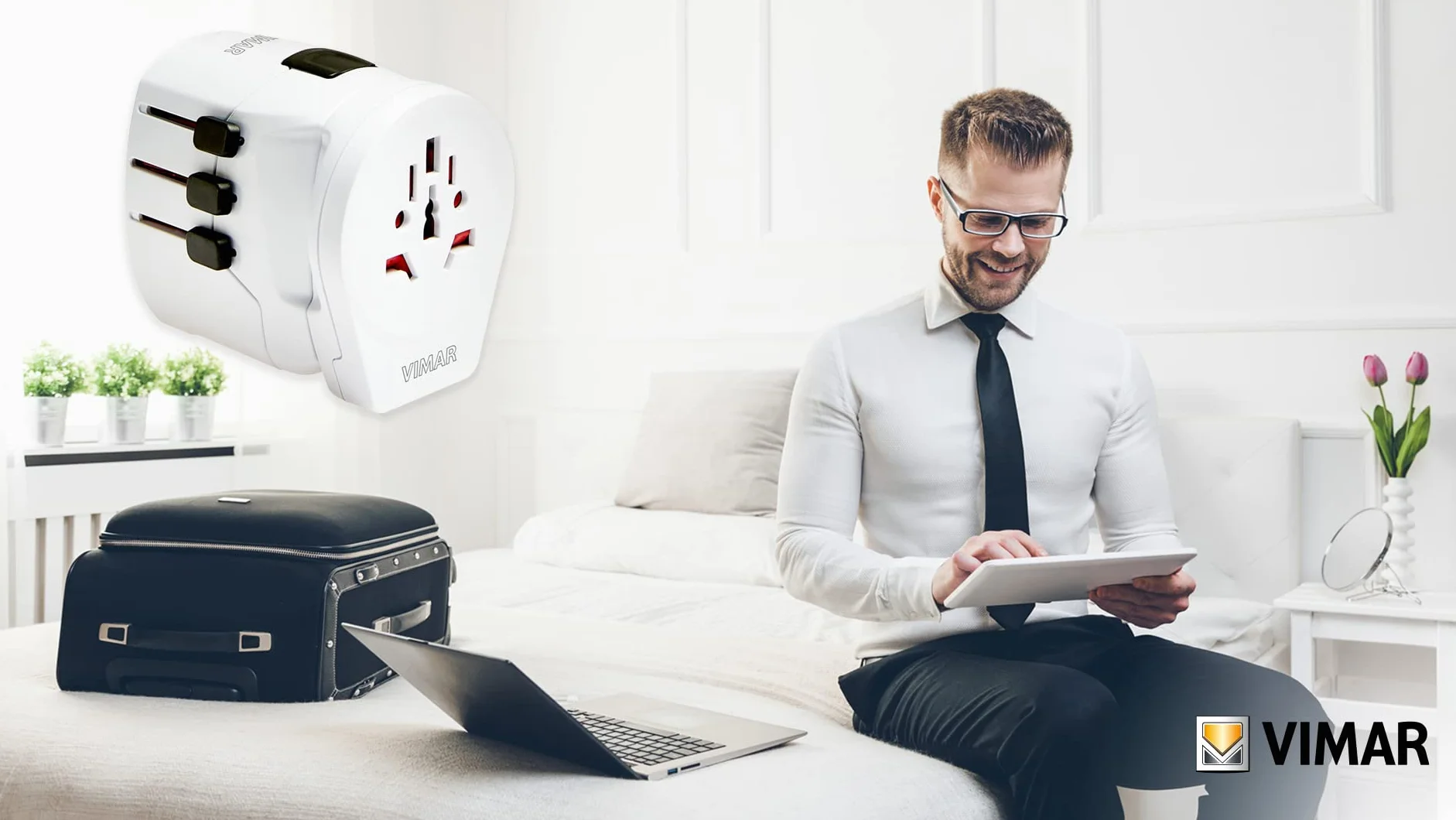 Vimar 0A32303B Uniwersalny adapter podróżny + USB biały