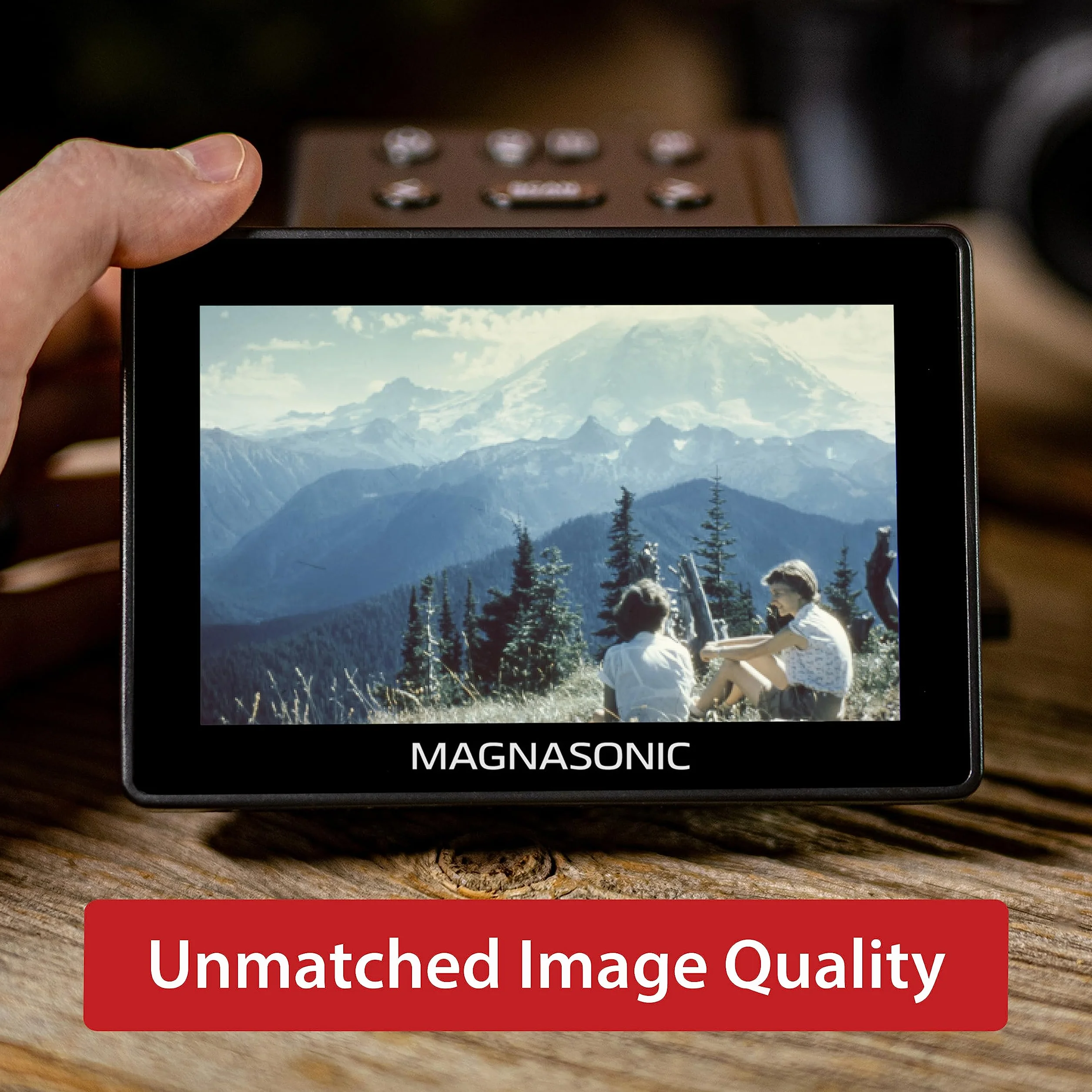 Skaner do filmów Magnasonic All-in-One 25MP z dużym wyświetlaczem 5" i HDMI – konwertuje klisze 35mm/126/110/Super 8 i slajdy 135/126/110 na zdjęcia cyfrowe, wbudowana pamięć