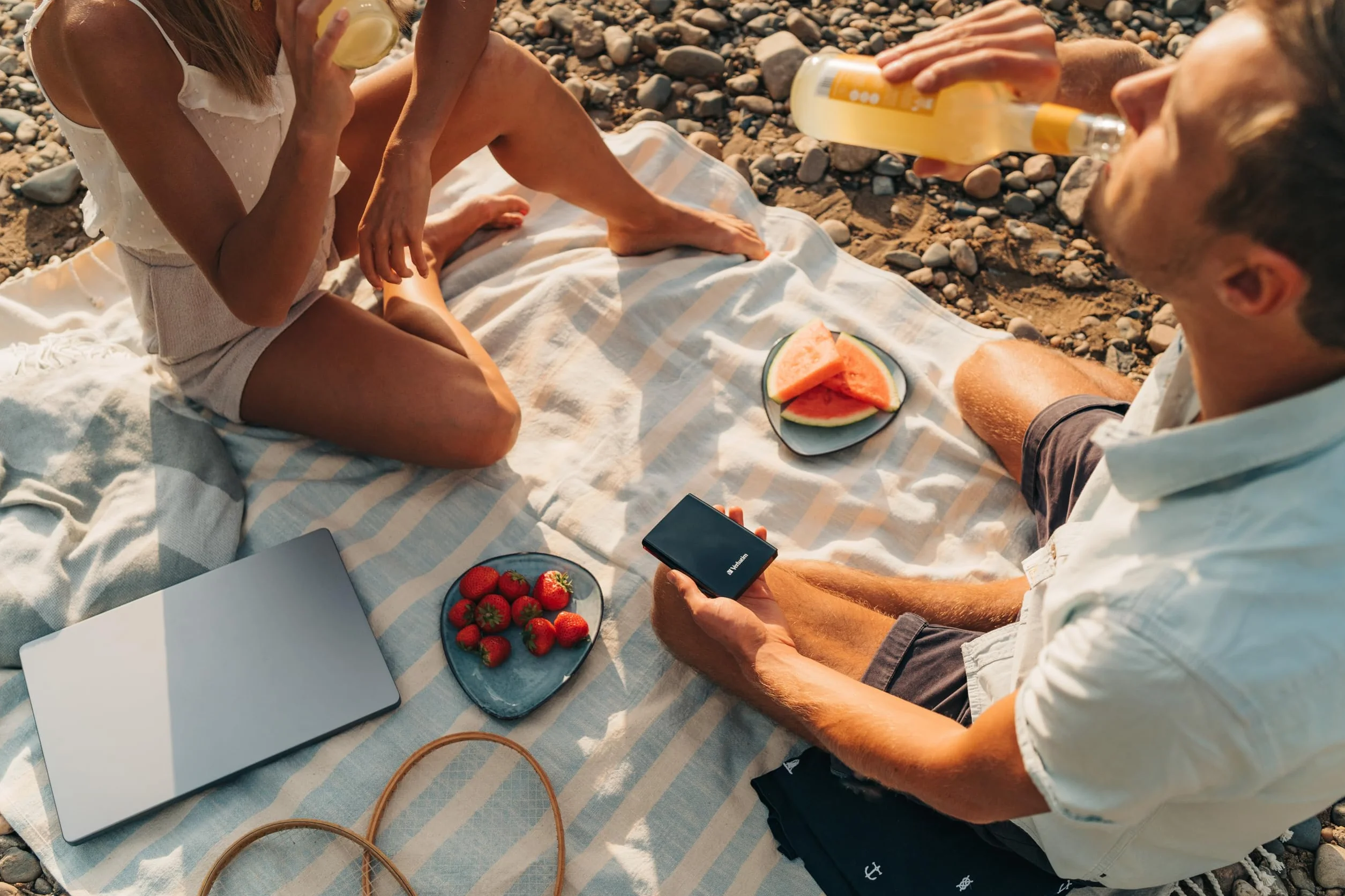 Verbatim Store 'n' Go Slim Portable SSD 256 GB, USB 3.2 Gen 1 SSD, do 5 Gbit/s ze złączem USB-C i adapterem, oprogramowanie Nero Backup, kompaktowy, lekki i niezawodny do komputerów Mac, PC, czarny