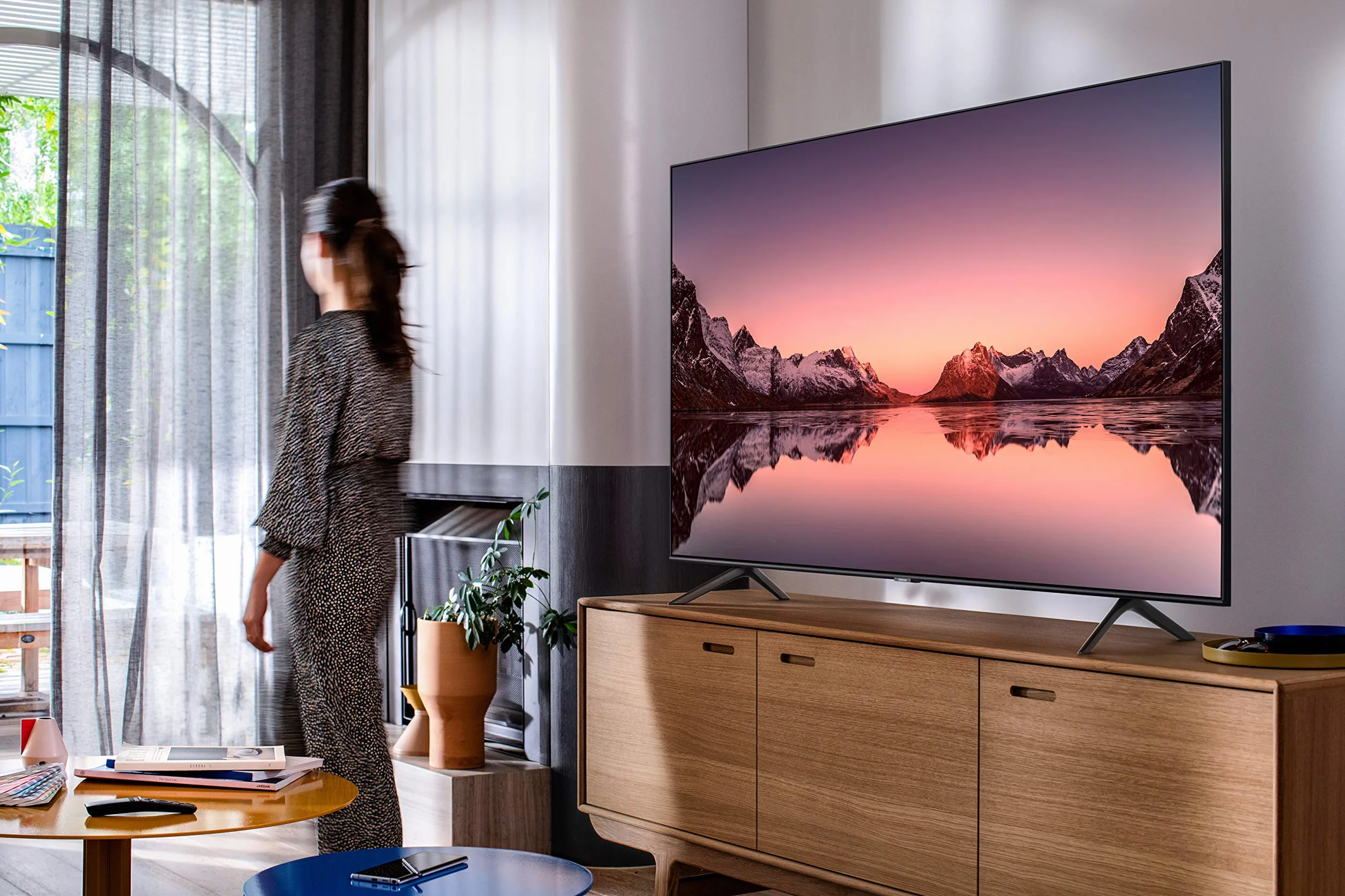 Samsung QE50Q60TAUXZT Smart TV 50" QLED 4K, Ultra HD, Dual LED, Procesor Quantum Lite, Quantum HDR, Wi-Fi, New Bezel-less design, czarny, 2020, wbudowana Alexa, Kompatybilny z Google Assistant