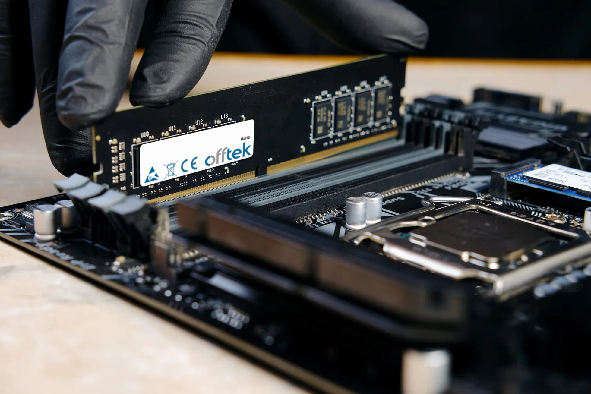 OFFTEK 8GB Pamięć RAM 288 Pin Dimm - DDR4 - PC4-17000 (2133Mhz) - Non-ECC