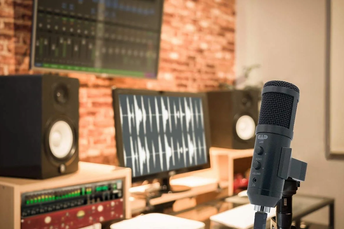 CAD AUDIO, U49 Mikrofon pojemnościowy USB z dużą membraną (charakterystyka: kardioidalny, 20 Hz - 20 kHz, zintegrowany konwerter A/D, do MAC lub PC, w tym: kabel USB, szyba przednia, zacisk i stojak