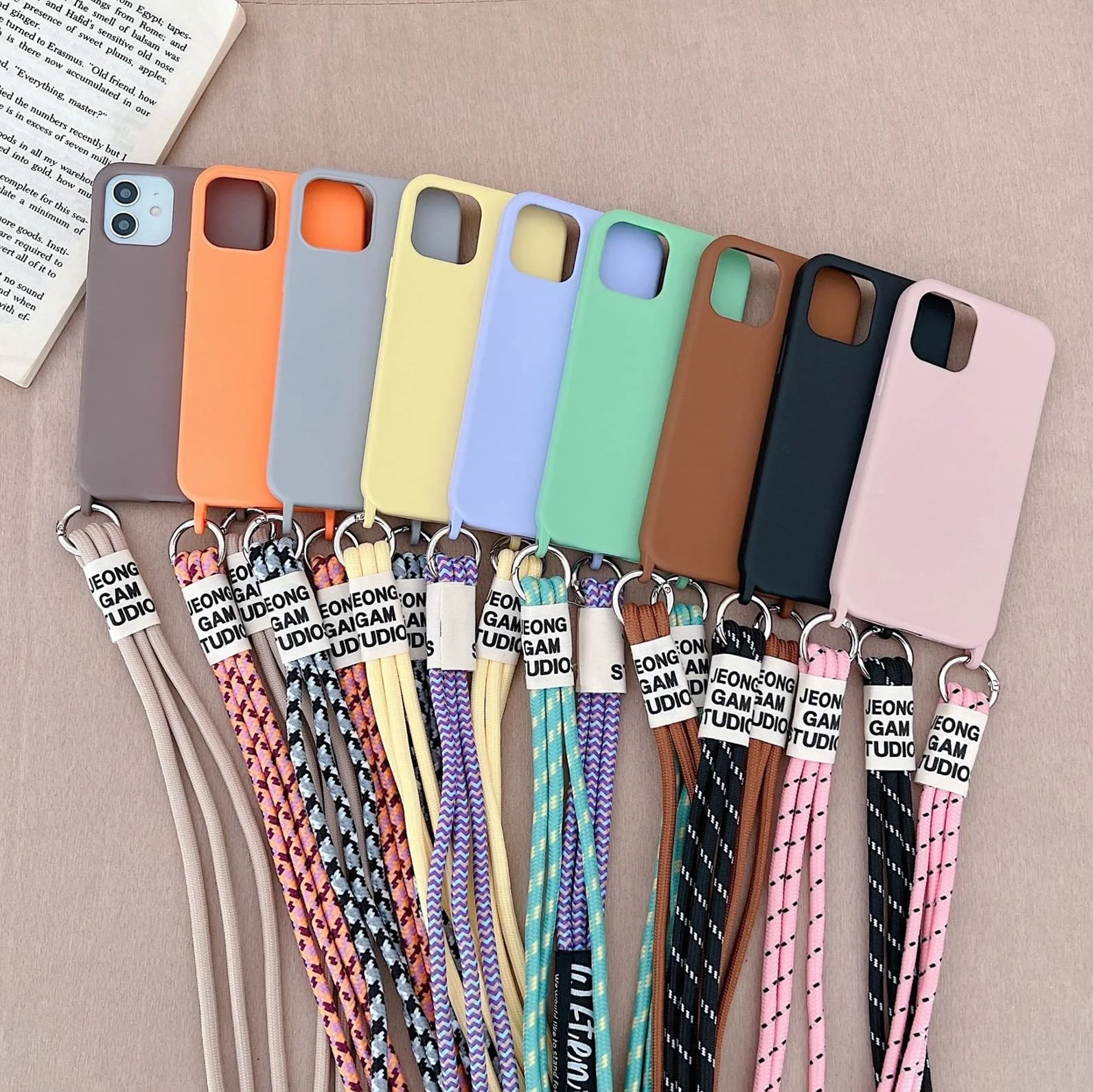 Emlivi Etui ochronne iPhone 16 Plus z paskiem na ramię, silikon TPU