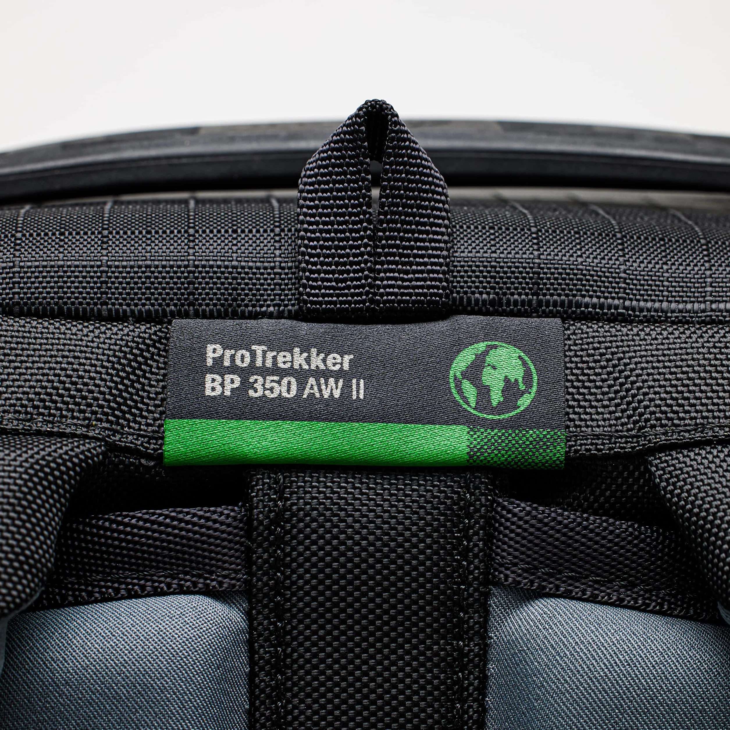 Lowepro Pro Trekker BP 350 AW II,Outdoor Camera Bag,Camera Backpack with Recycled Fabric,Pasuje do 15" Laptop lub tablet,MaxFit Dividers,Weatherproof Cover, Mirrorless or DSLR Camera Case,Black or