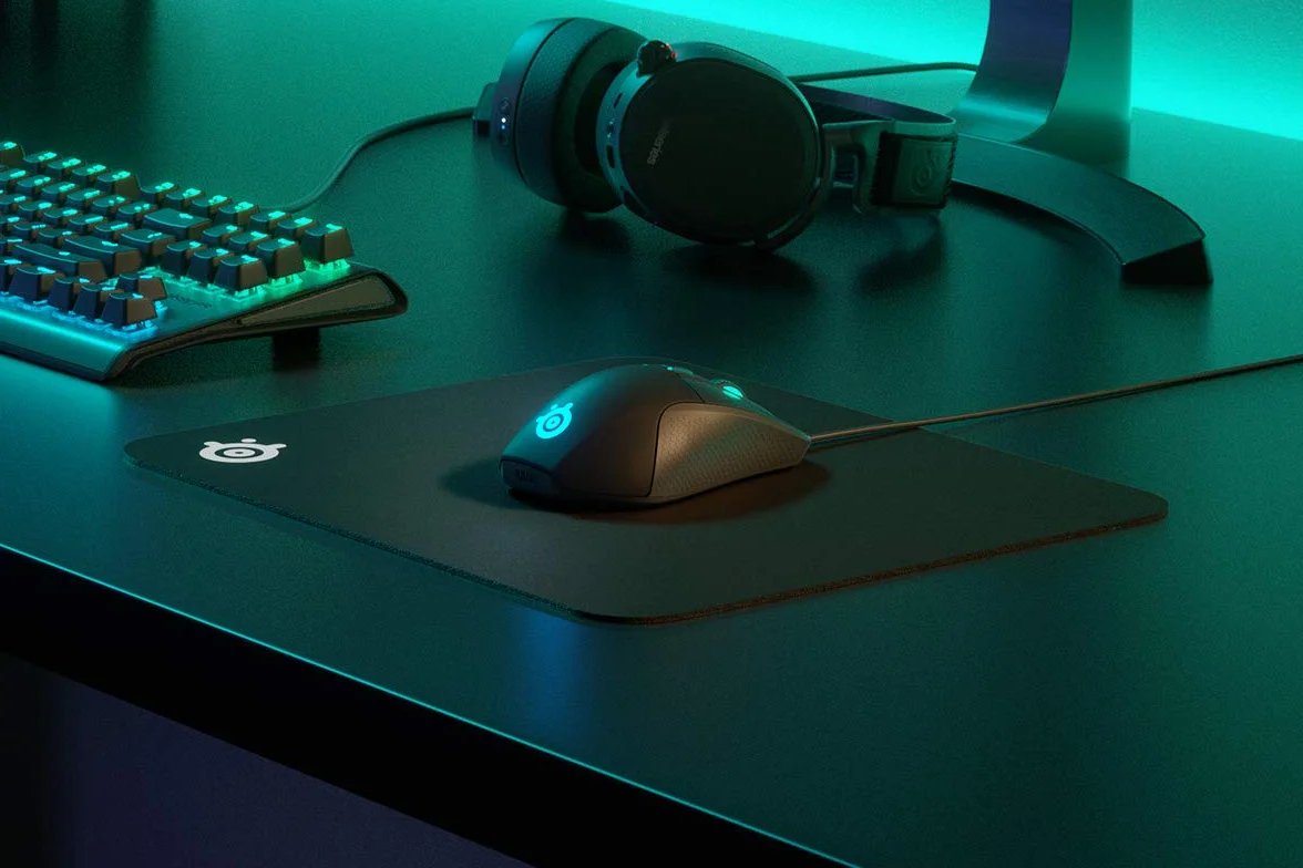 SteelSeries QcK Podkładka pod mysz do gier - średnia gruba tkanina - śledzenie szczytu i stabilność - czarna