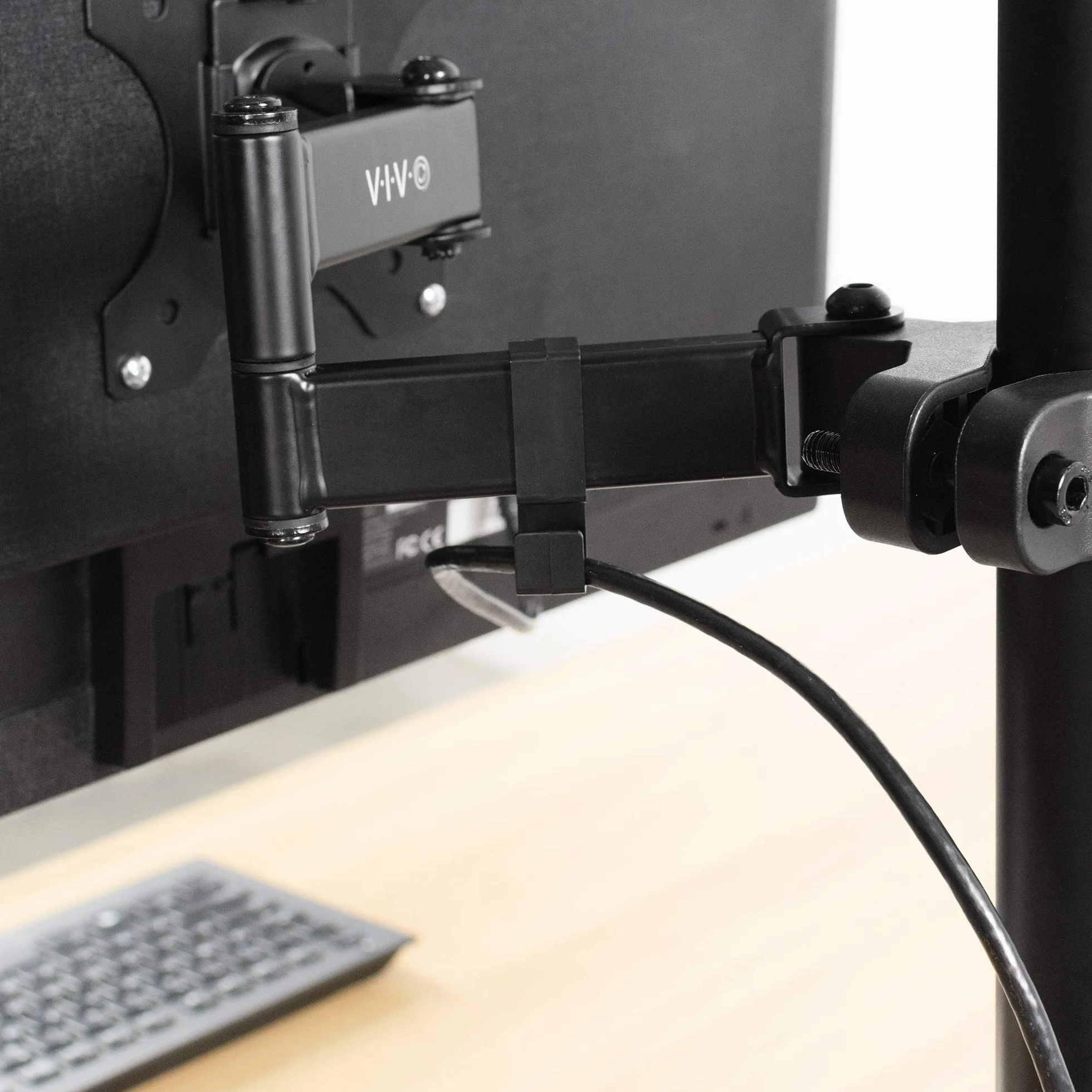 VIVO Stalowe uniwersalne ramię monitora Full Motion ze zdejmowaną płytą VESA 75 mm i 100 mm, pasuje do ekranów o przekątnej od 17 do 32 cali, czarne, MOUNT-POLE01A