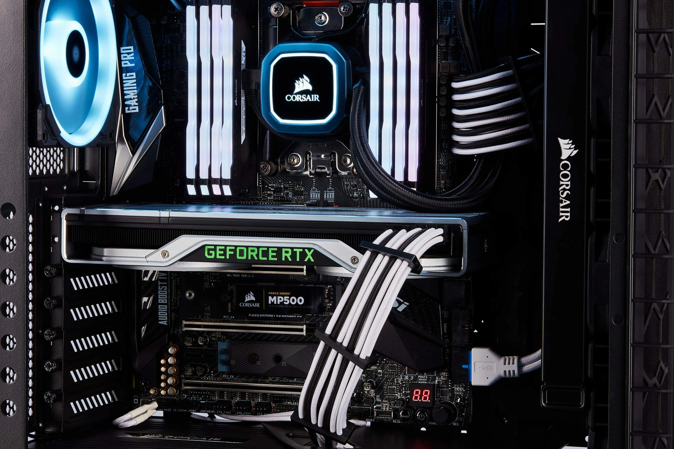 Corsair Kabel SATA z rękawem premium - SATA 6 Gb/s 30 cm, złącze 90°, niebieski