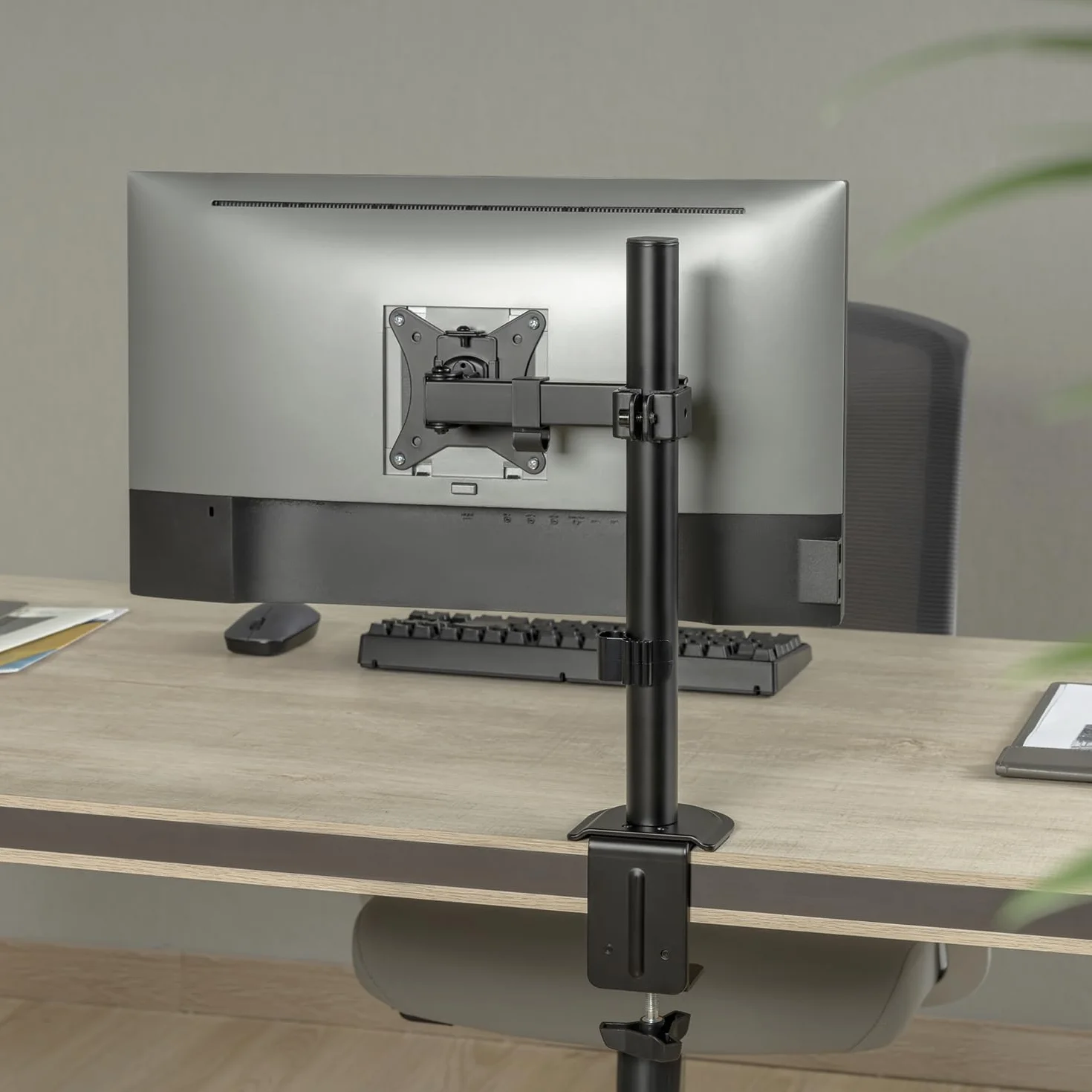 Maclean MC-572N uchwyt do monitora 17-32", VESA 75x75 100x100, ramię z przegubem, regulacja wysokości, obrotowy, 9 kg