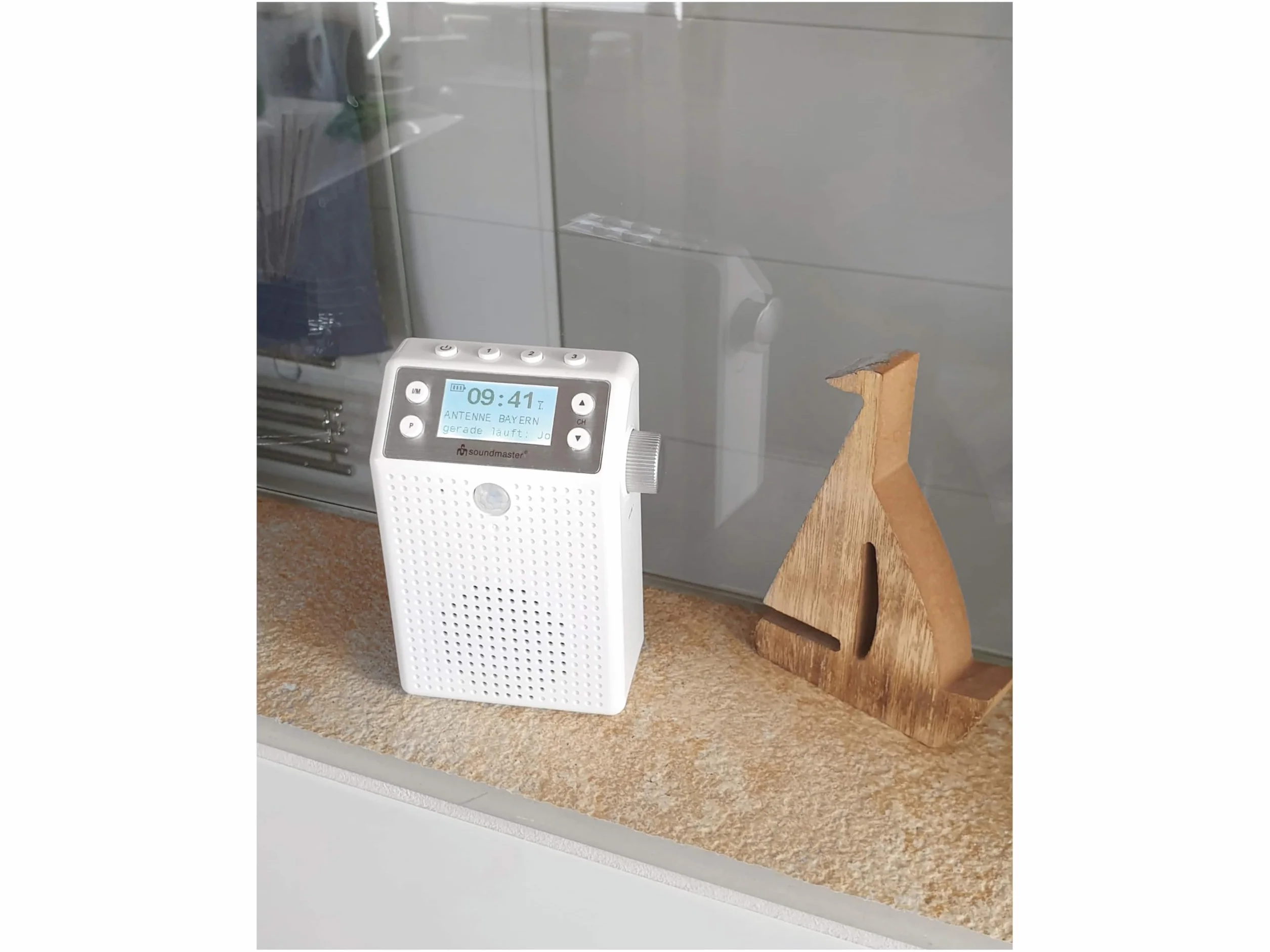 Soundmaster DAB60WE DAB+/UKW radio z gniazdami z czujnikiem ruchu i wbudowanym akumulatorem o ok. 2 godziny pracy