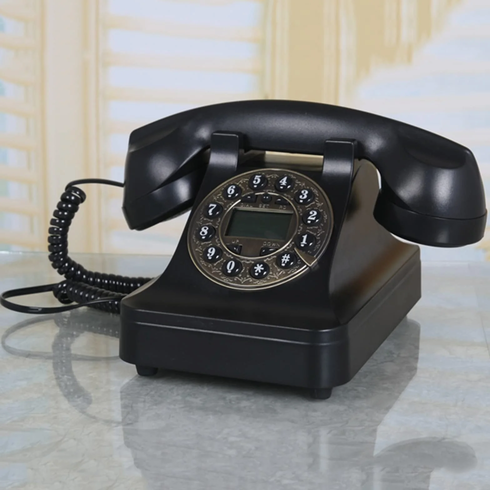 Vintage plastikowy telefon stacjonarny. Tarcza telefon antyczny europejski styl lite drewno, duży przycisk telefon stacjonarny do domowego biura