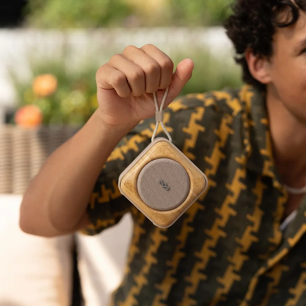House of Marley Roots Głośnik Bluetooth – mały przenośny głośnik Bluetooth do podróży i na zewnątrz, odporny na warunki atmosferyczne i wodoodporność IP67, czas odtwarzania 10 godzin – bezprzewodowe