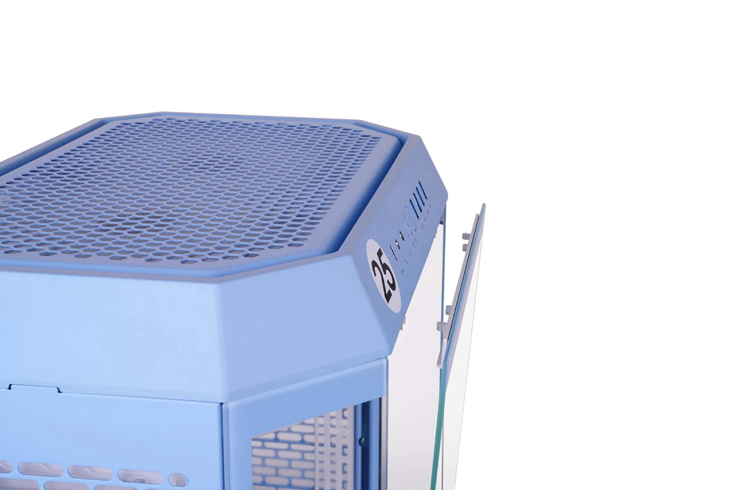 Obudowa Tower 600 Hydrangea Blue Mid-Tower ATX; 3 panele ze szkła hartowanego; wsparcie płyty głównej z ukrytym złączem; obrotowe gniazda PCI-e; CA-1Z1-00MFWN-00; 3 lata