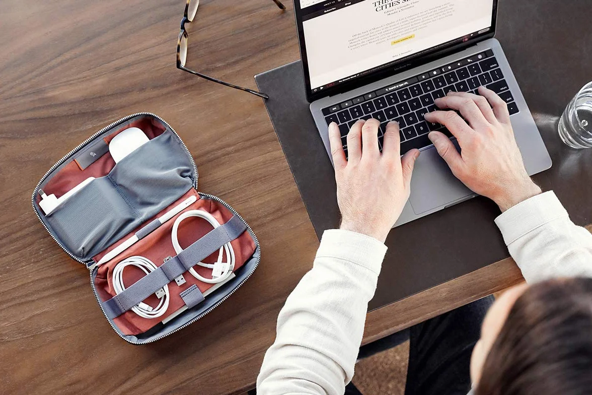 Tech Kit Bellroy, etui z zamkiem błyskawicznym do akcesoriów hi-tech (ładowarka, ładowarka do laptopa, kable, słuchawki) - brąz