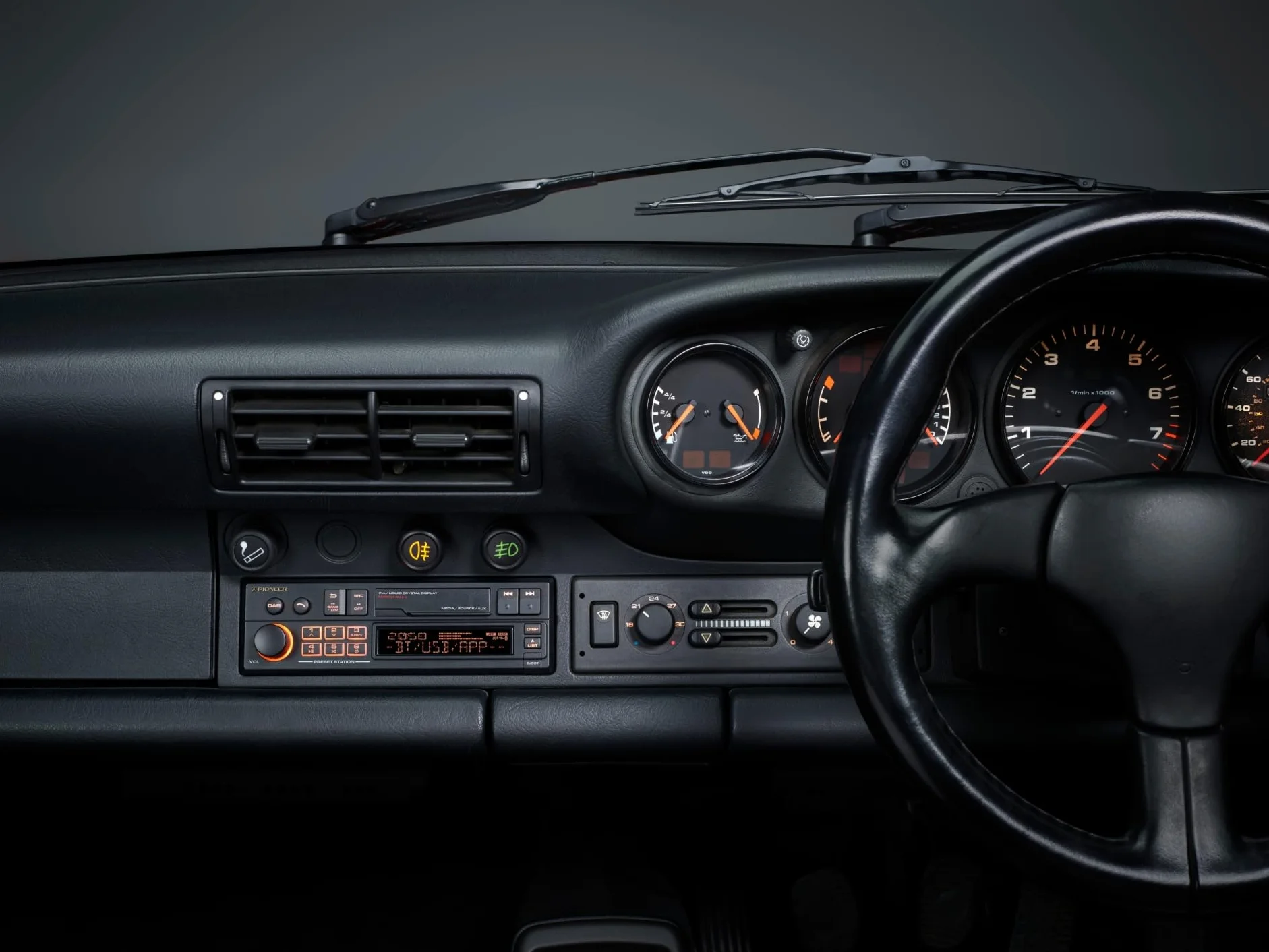 Pioneer SXT-C10PS radio samochodowe 1-DIN: styl retro z nowoczesną technologią, Bluetooth®, DAB+, USB, AUX, podświetlenie RGB, 13-pasmowy korektor, aplikacja Pioneer Smart Sync